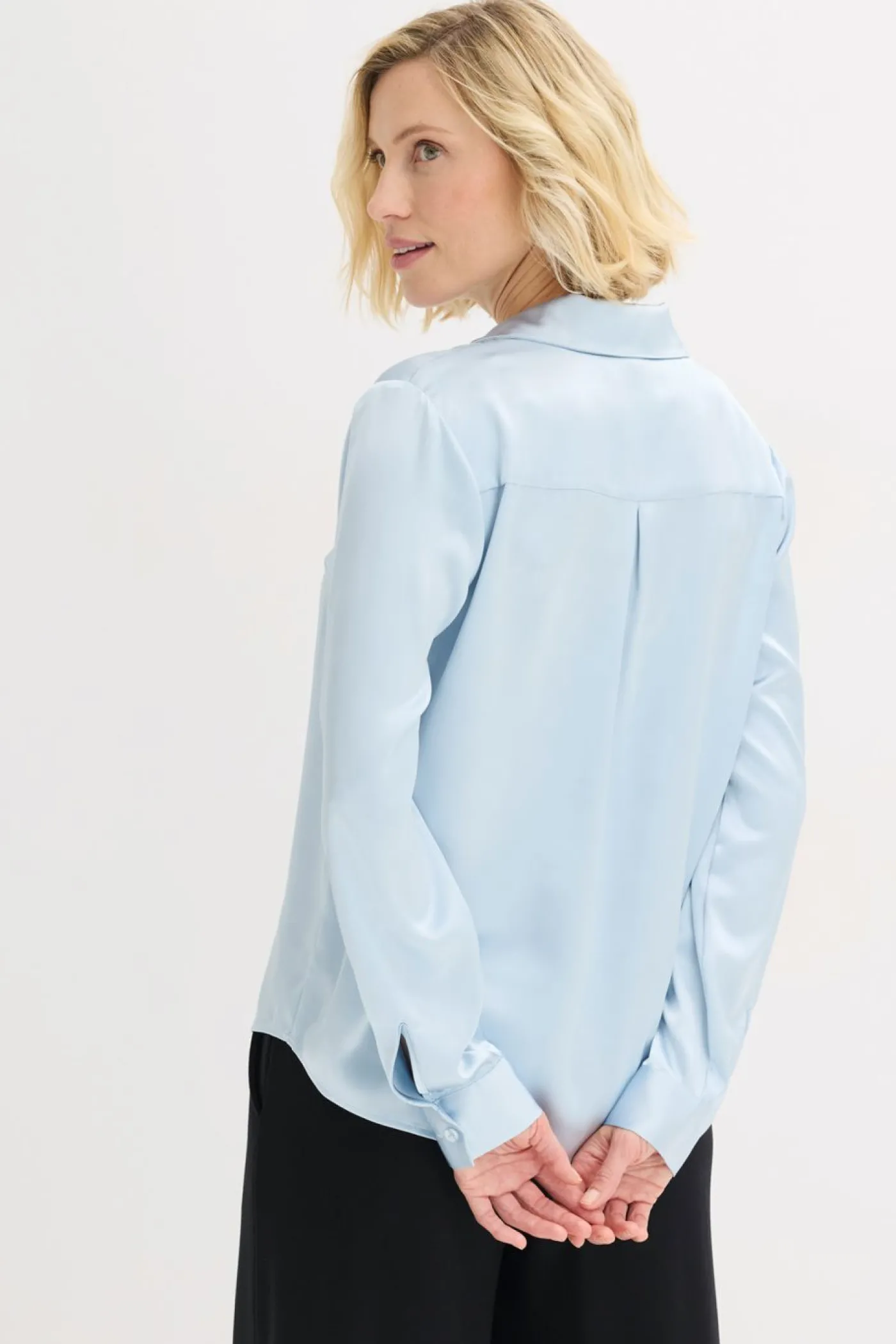 bonprix bonprix Blusa de satén fino azul pálido Outlet
