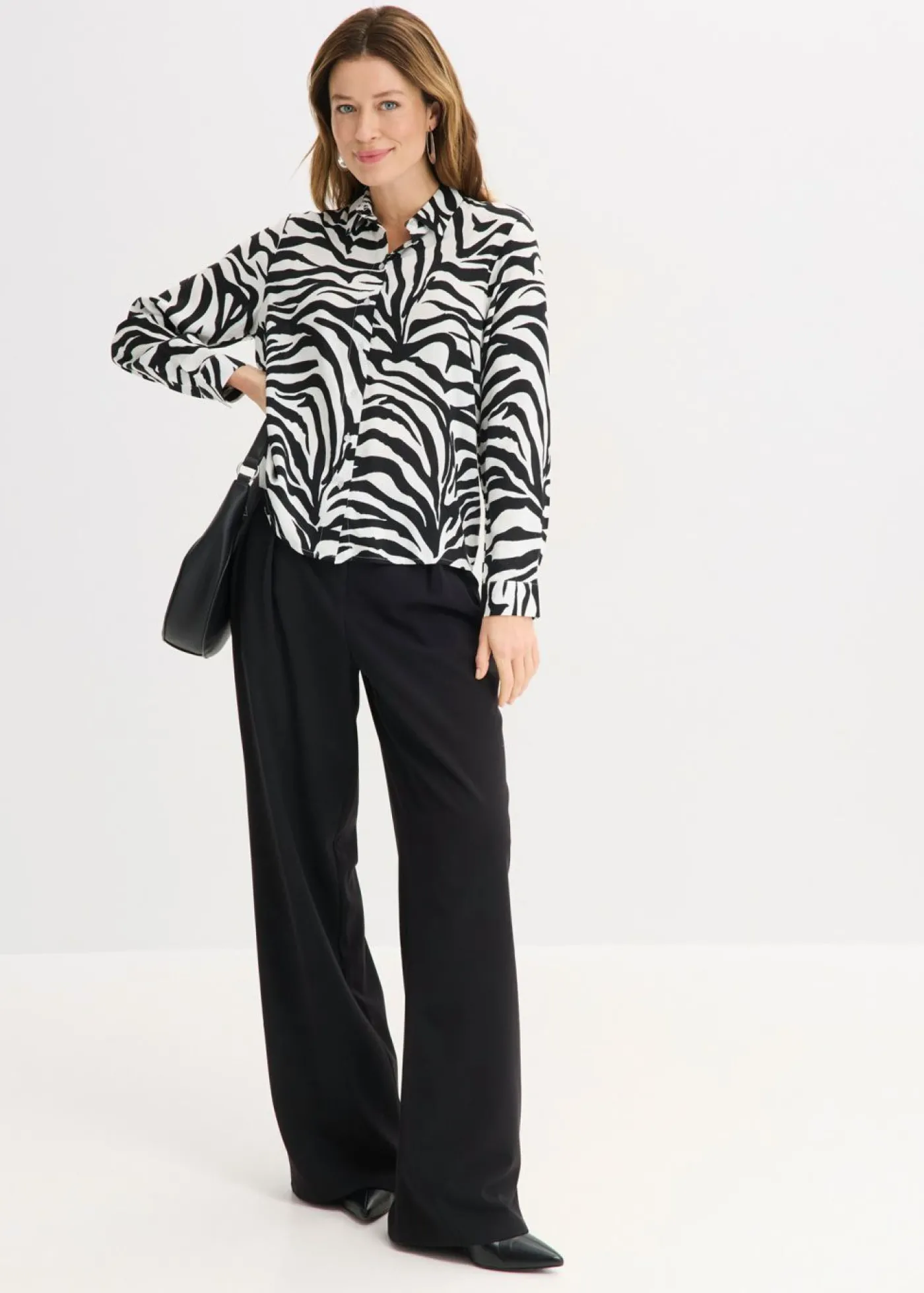 bonprix bonprix Blusa de viscosa fluida estampado cebra negro-blanco. Sale