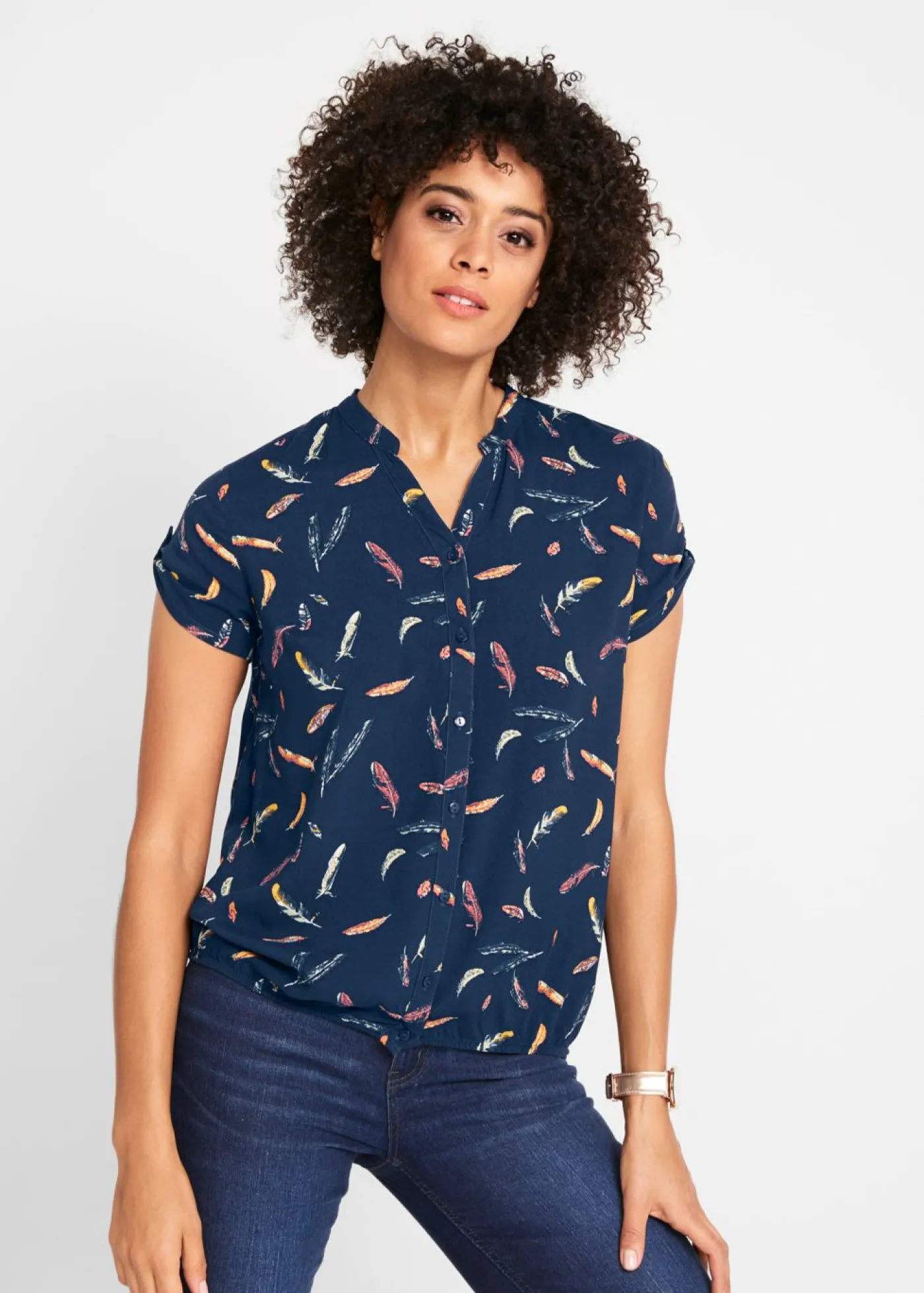 bonprix bonprix Blusa de viscosa fluida con manga corta Azul marino estampado Hot