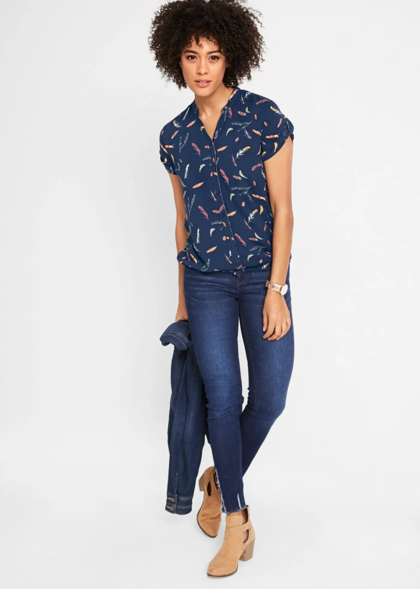 bonprix bonprix Blusa de viscosa fluida con manga corta Azul marino estampado Hot