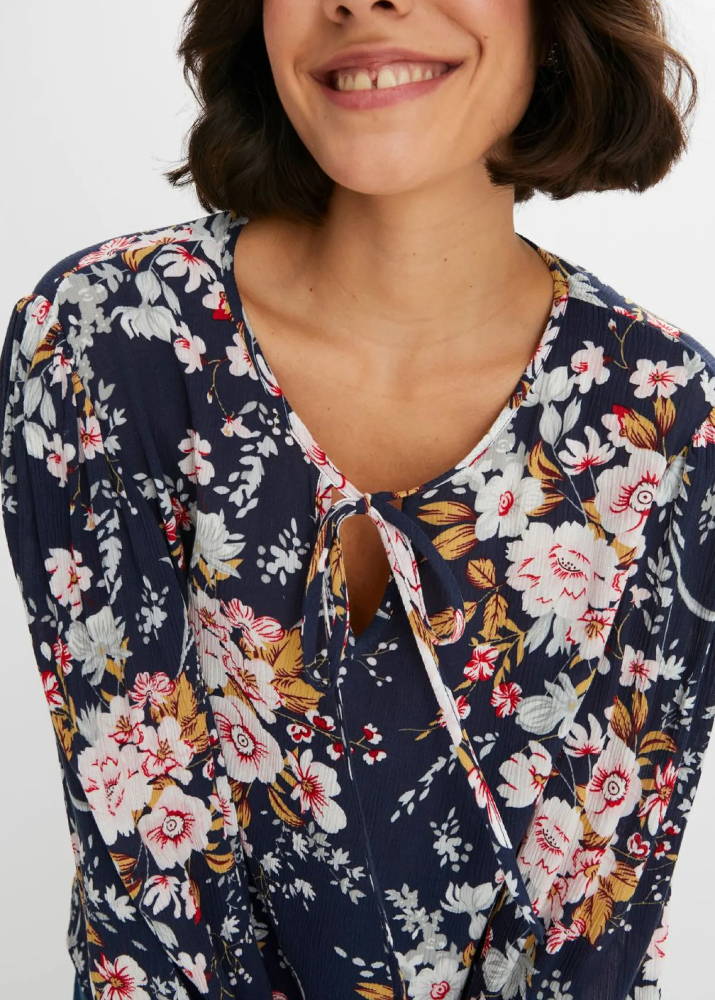 bonprix bonprix Blusa de viscosa pura Azul marino Hot