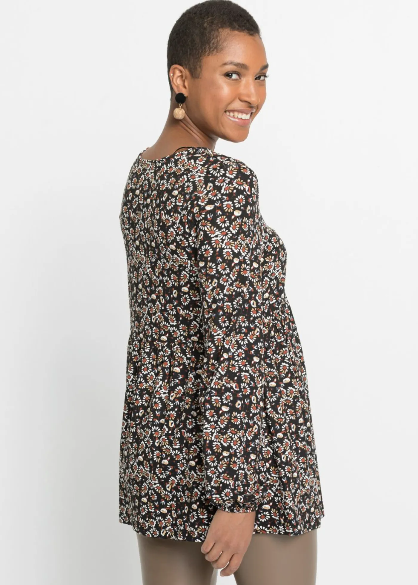 bonprix bonprix Blusa de viscosa sostenible negro/óxido/azul marino/blanco lana de flores Clearance