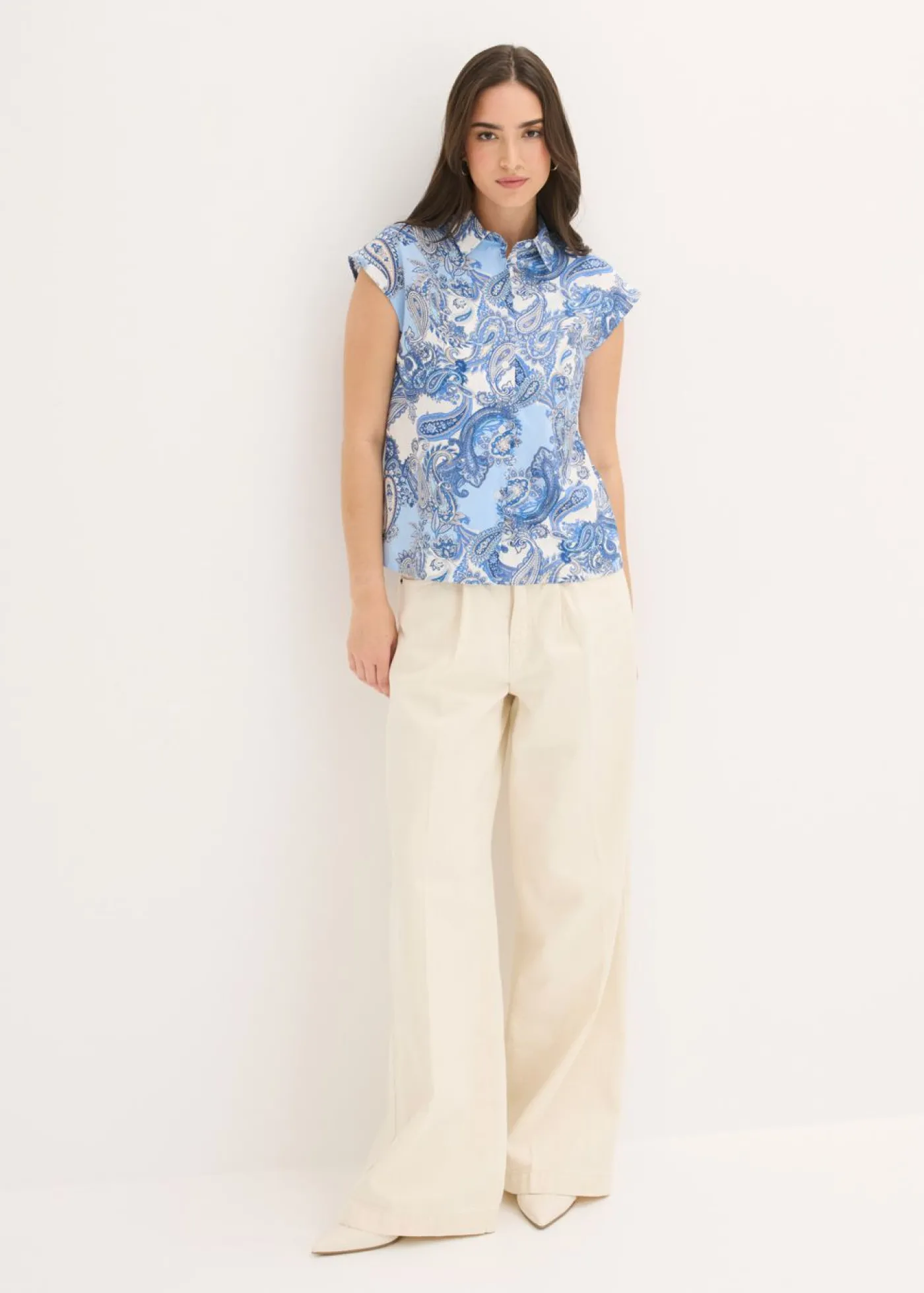 bonprix bonprix Blusa estampada de viscosa fluida Blanco/azul claro con patrón paisley New