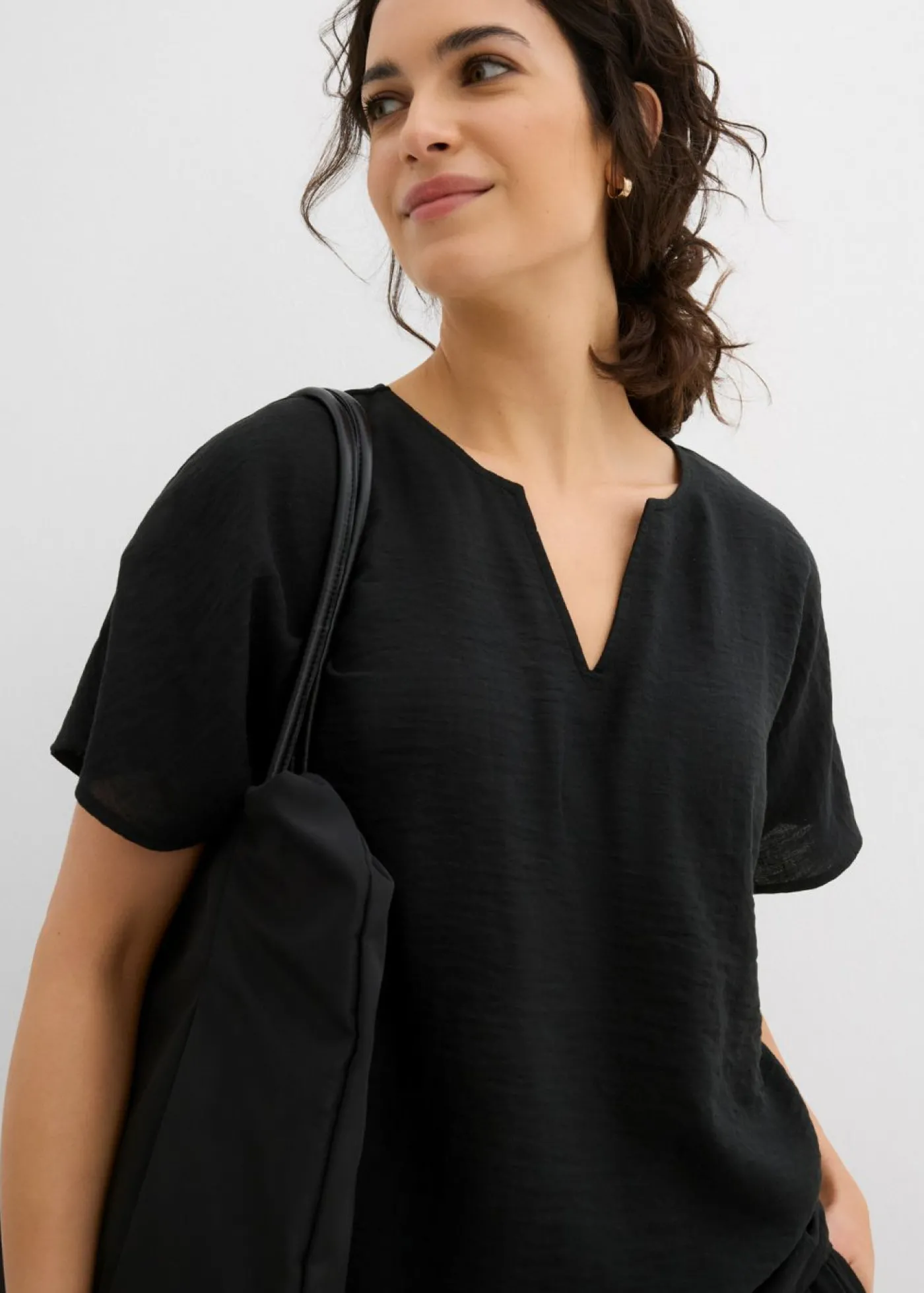 bonprix bonprix Blusa holgada con dobladillo elástico Negro Clearance