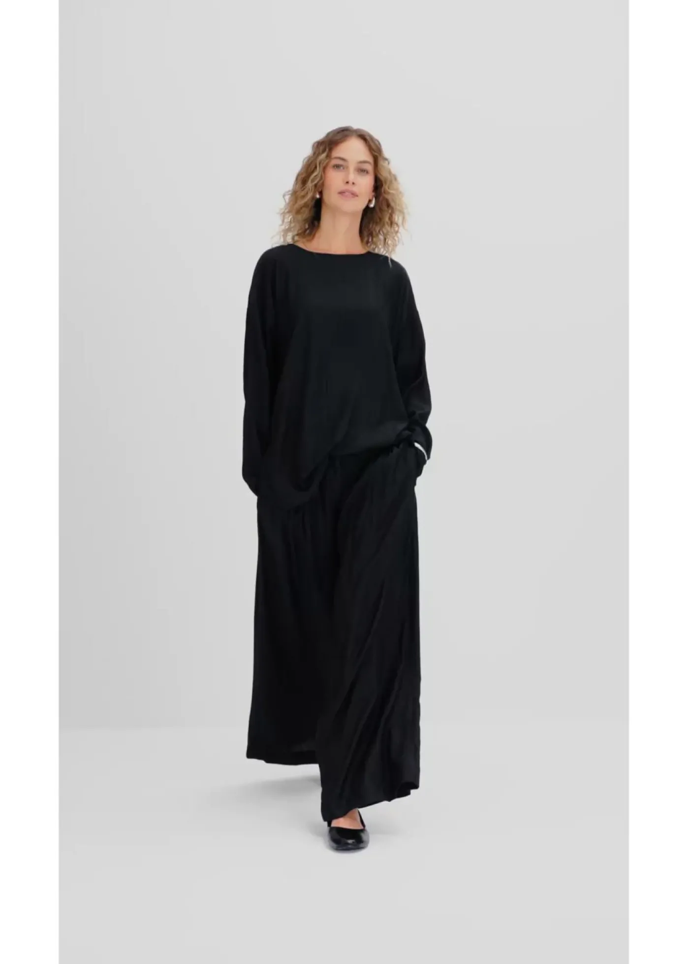 bonprix bonprix Blusa holgada tipo túnica de mezcla de viscosa arrugada con estructura Negro Clearance