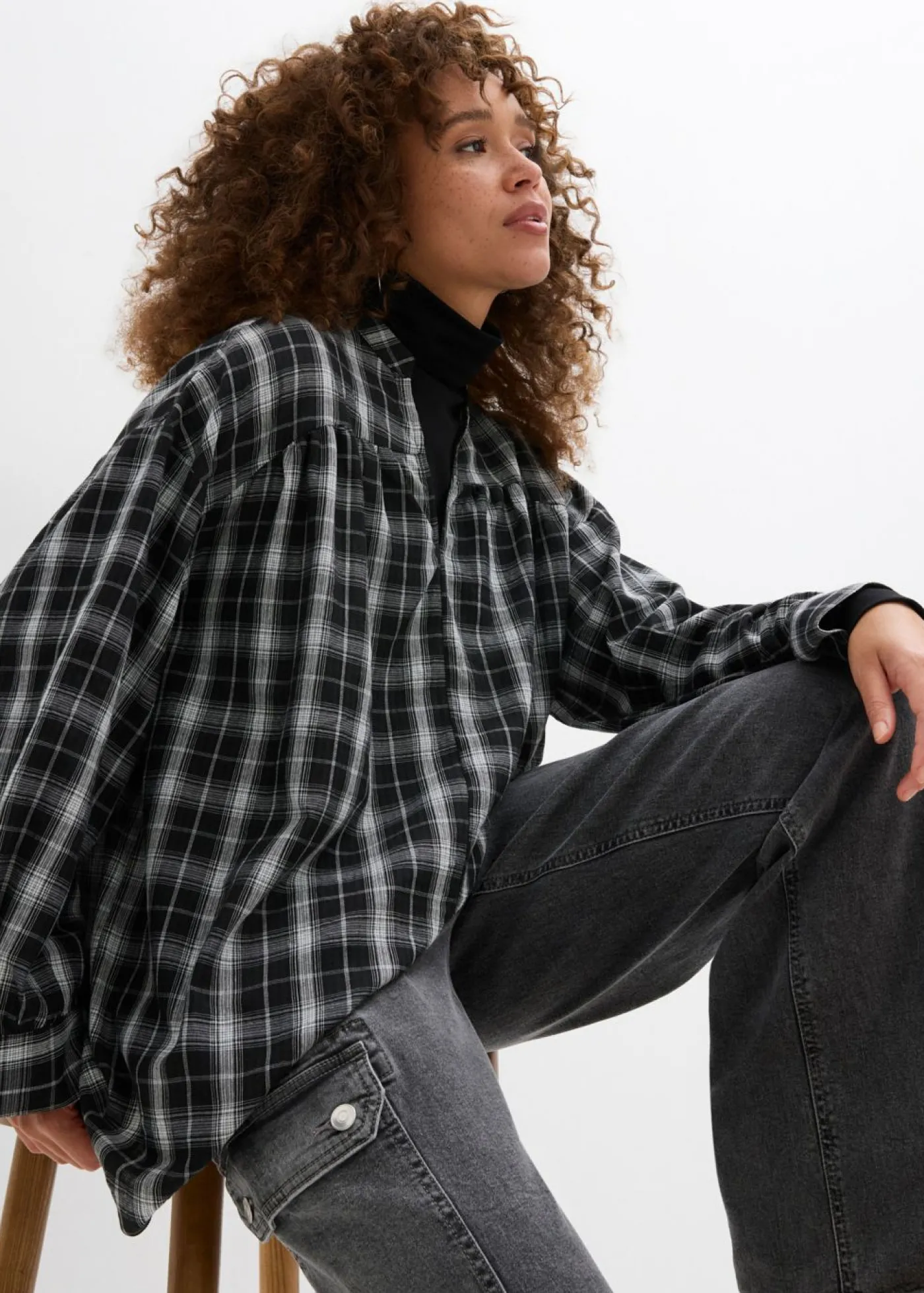 bonprix bonprix Blusa larga con corte holgado Negro-blanco a cuadros Online