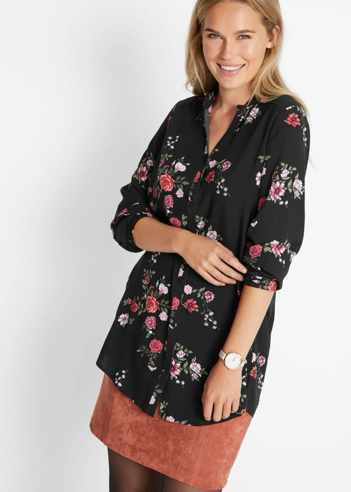 bonprix bonprix Blusa larga de viscosa fluida Negro con flores