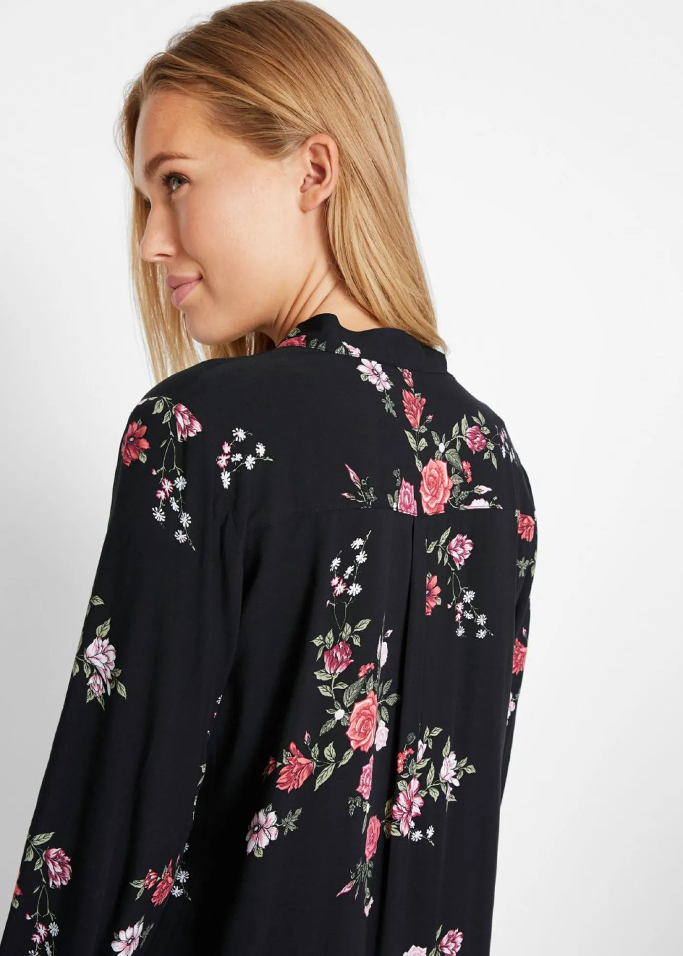 bonprix bonprix Blusa larga de viscosa fluida Negro con flores