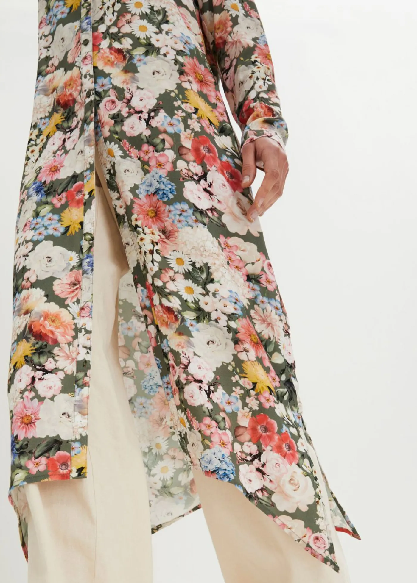 bonprix bonprix Blusa larga de viscosa fluida Verde oliva con estampado de flores Sale