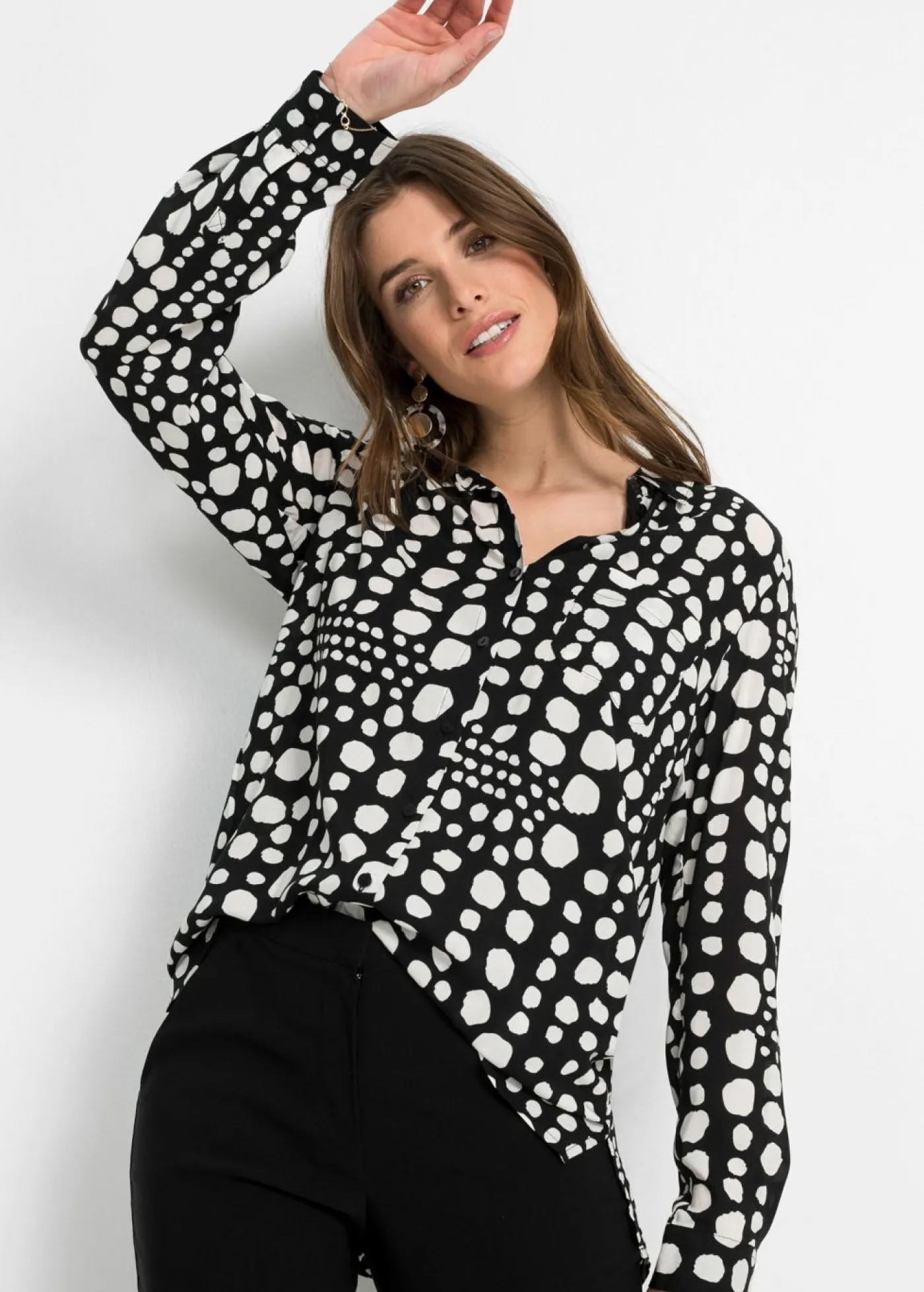 bonprix bonprix Blusa larga estampada de viscosa fluida negro / crema suave topos Online