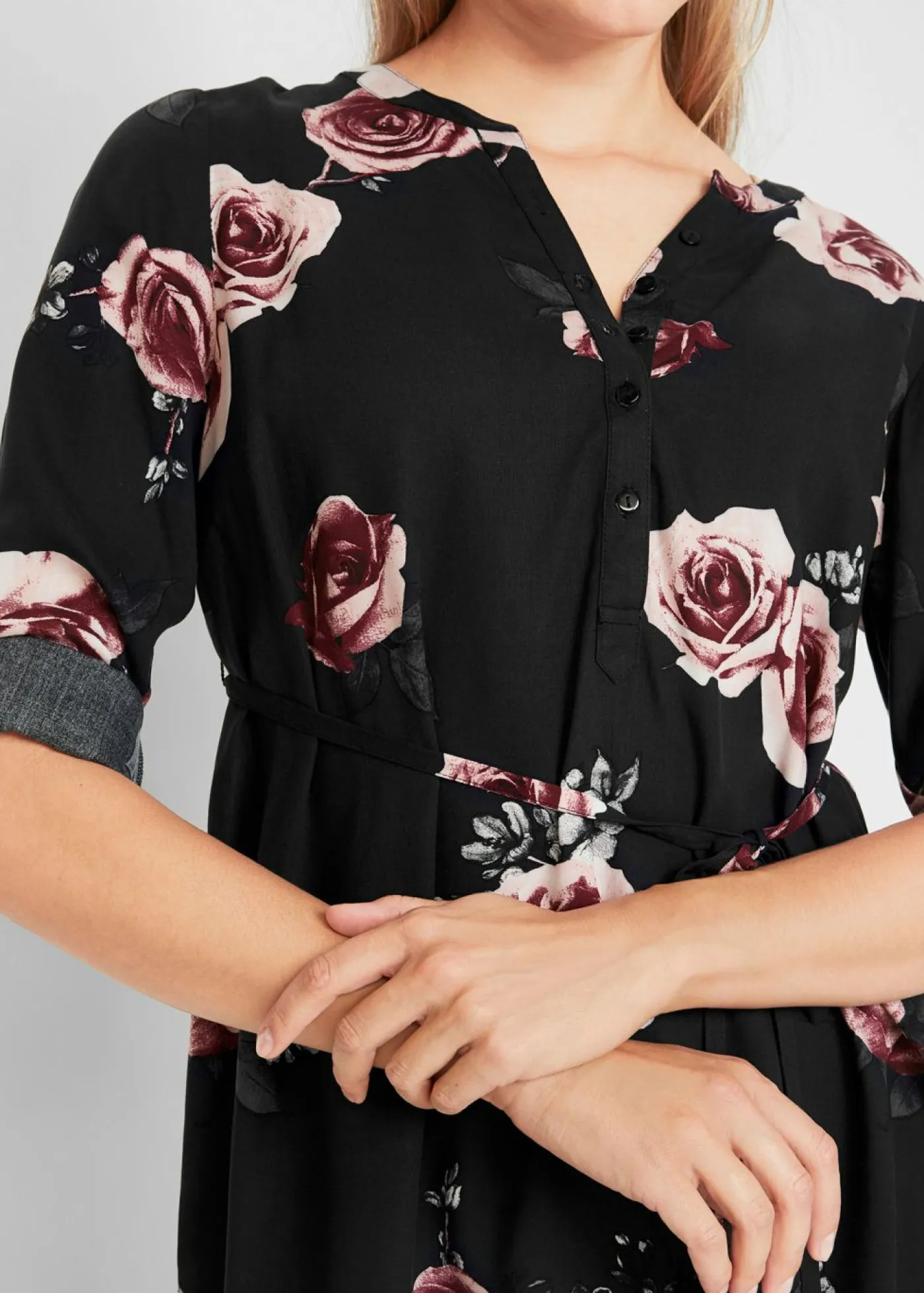 bonprix bonprix Blusa larga premamá/de lactancia Negro con flores Hot