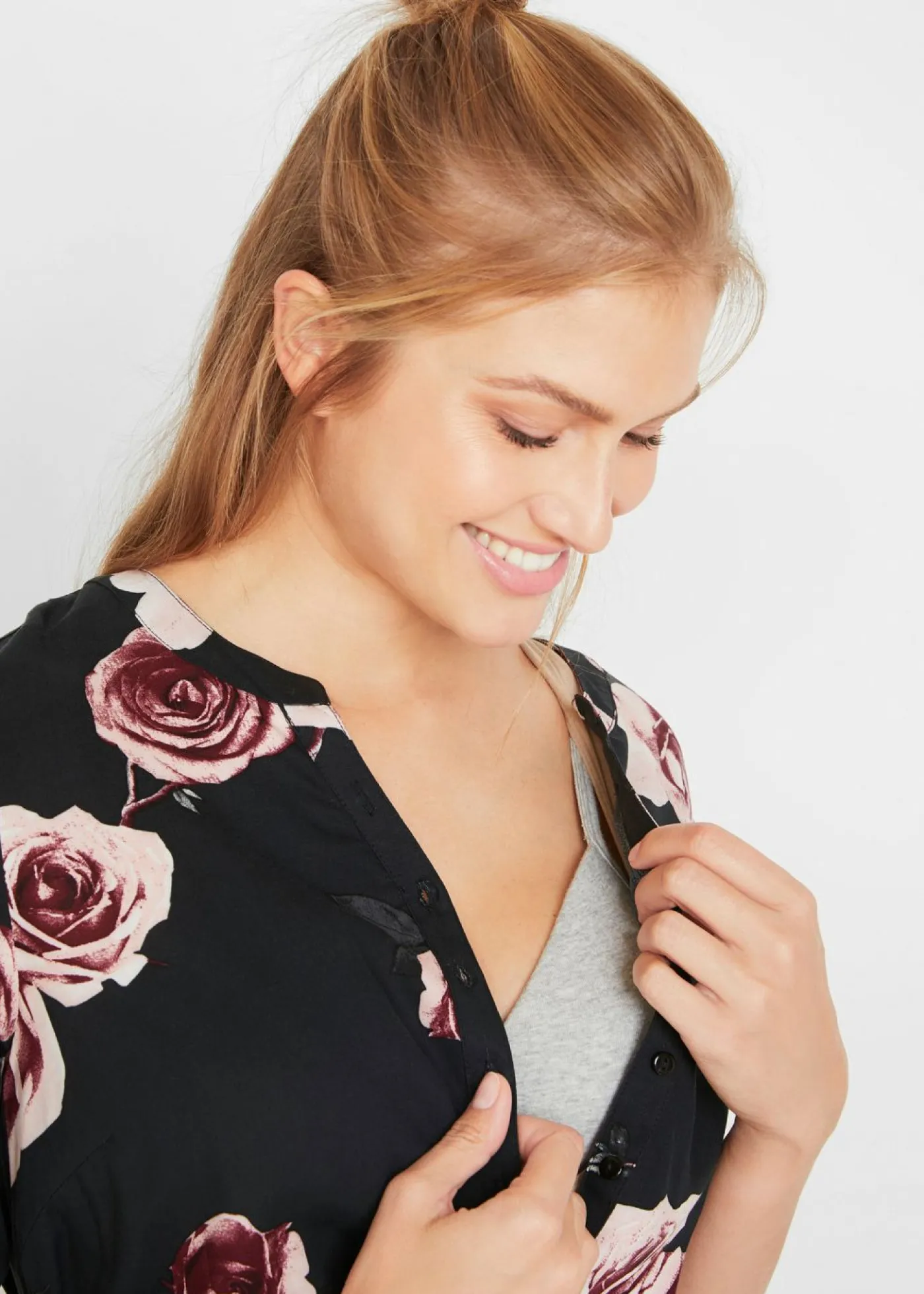 bonprix bonprix Blusa larga premamá/de lactancia Negro con flores Hot