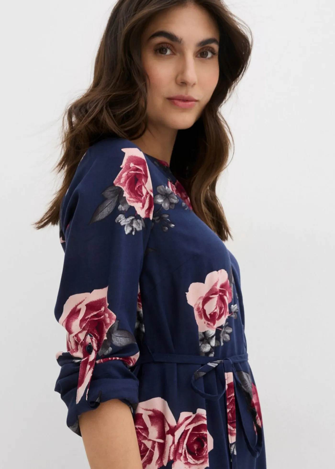 bonprix bonprix Blusa larga premamá/de lactancia azul marino con flores Hot