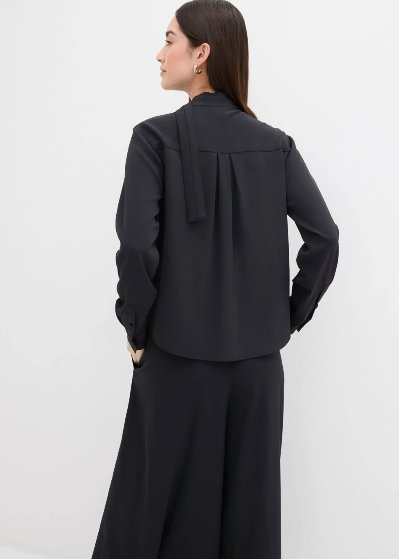 bonprix bonprix Blusa ligeramente brillante Negro Discount