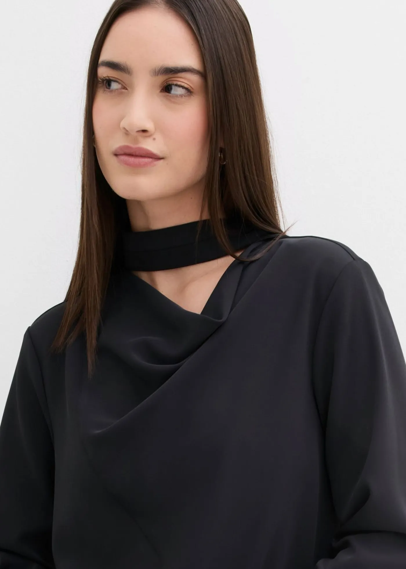 bonprix bonprix Blusa ligeramente brillante Negro Discount