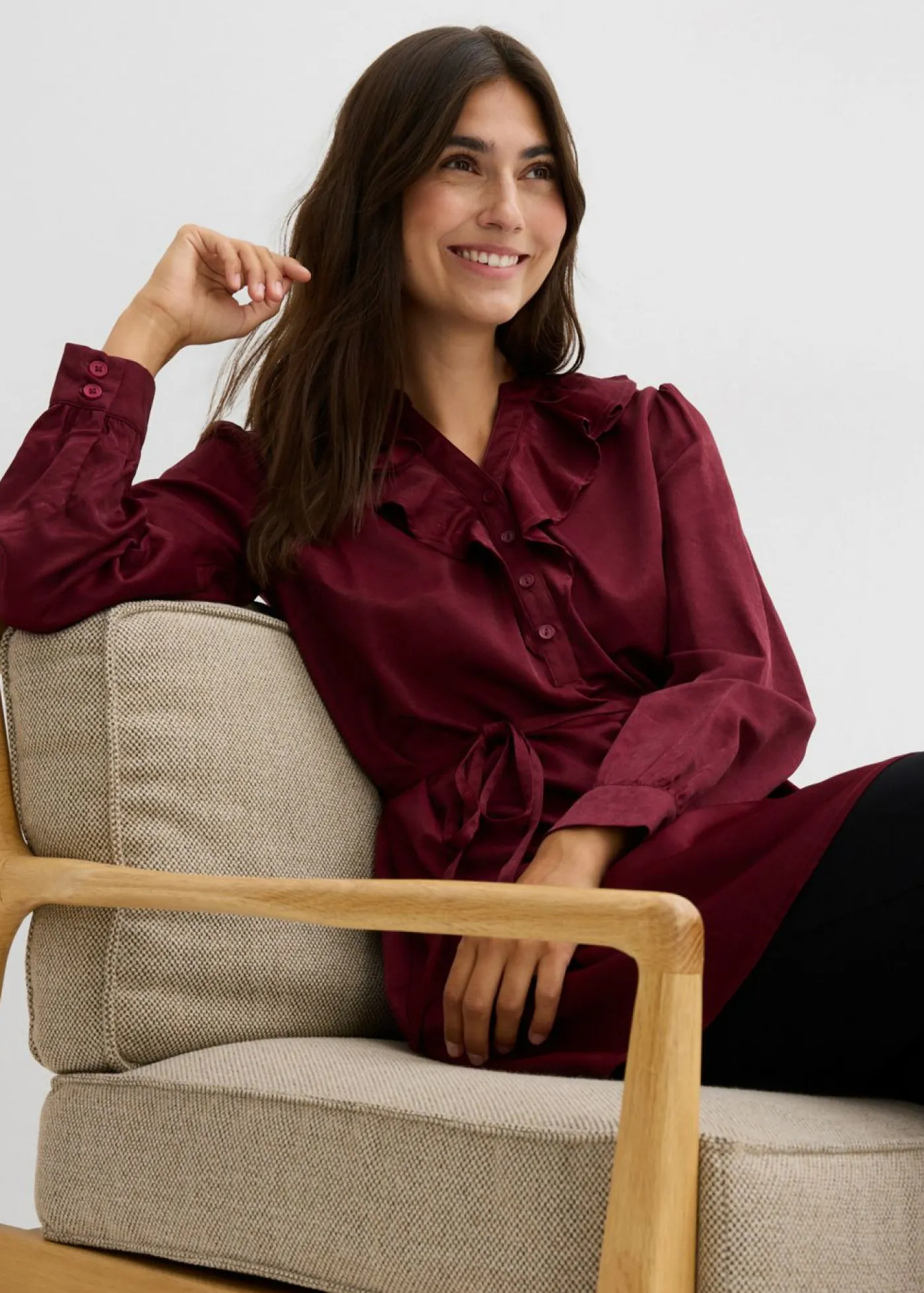 bonprix bonprix Blusa premamá de satén fluido mora oscuro Clearance