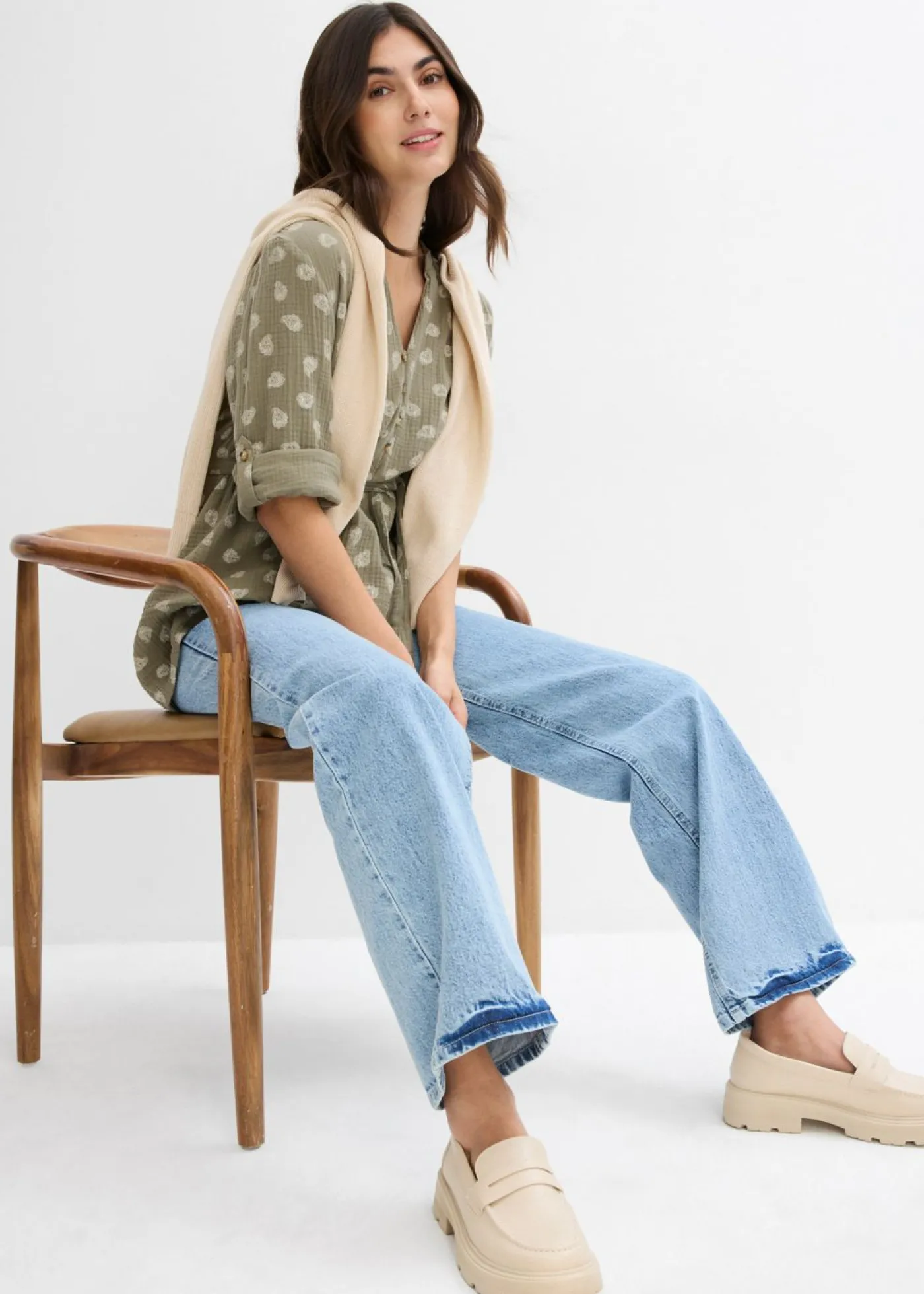 bonprix bonprix Blusa premamá/de lactancia de muselina de algodón puro Verde oliva-blanco lana Best