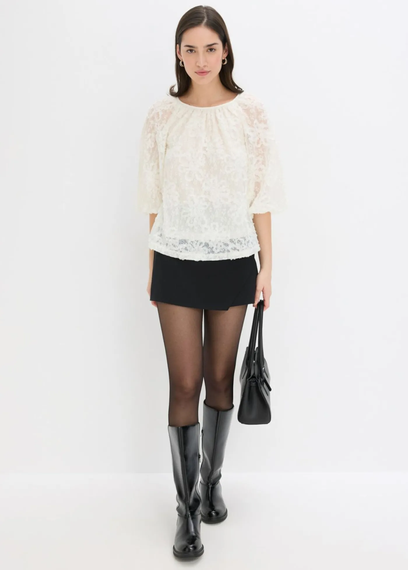 bonprix bonprix Blusa sin cierre con estampado floral texturizado Crema Online