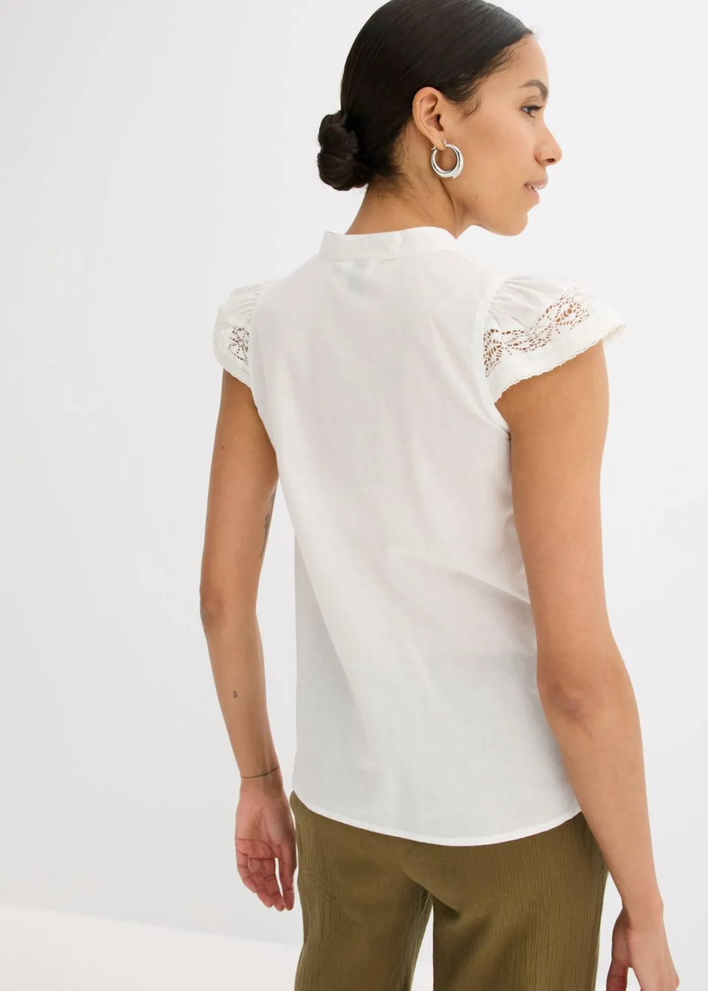 bonprix bonprix Blusa sin mangas de algodón puro con bordado calado Blanco lana