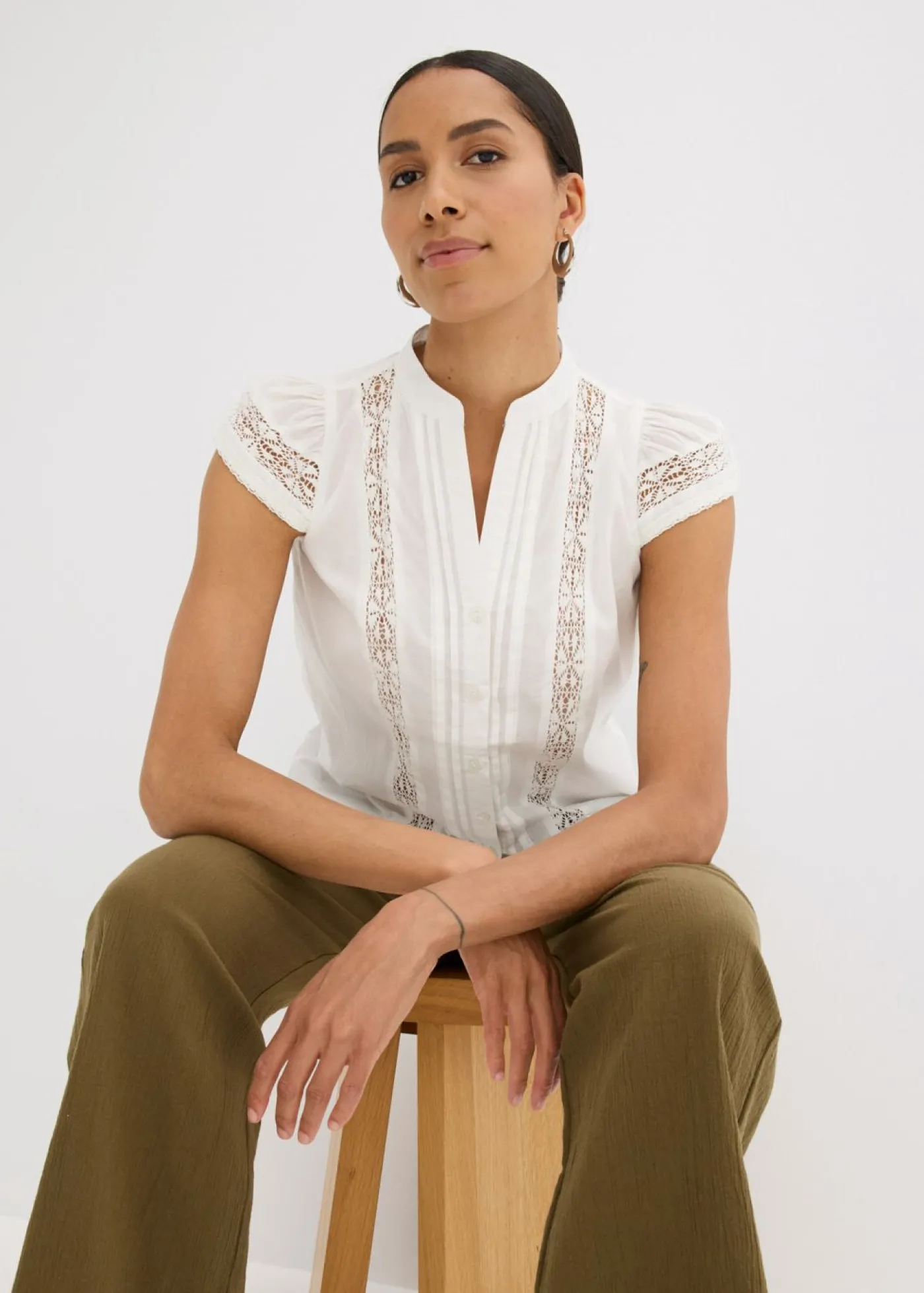 bonprix bonprix Blusa sin mangas de algodón puro con bordado calado Blanco lana