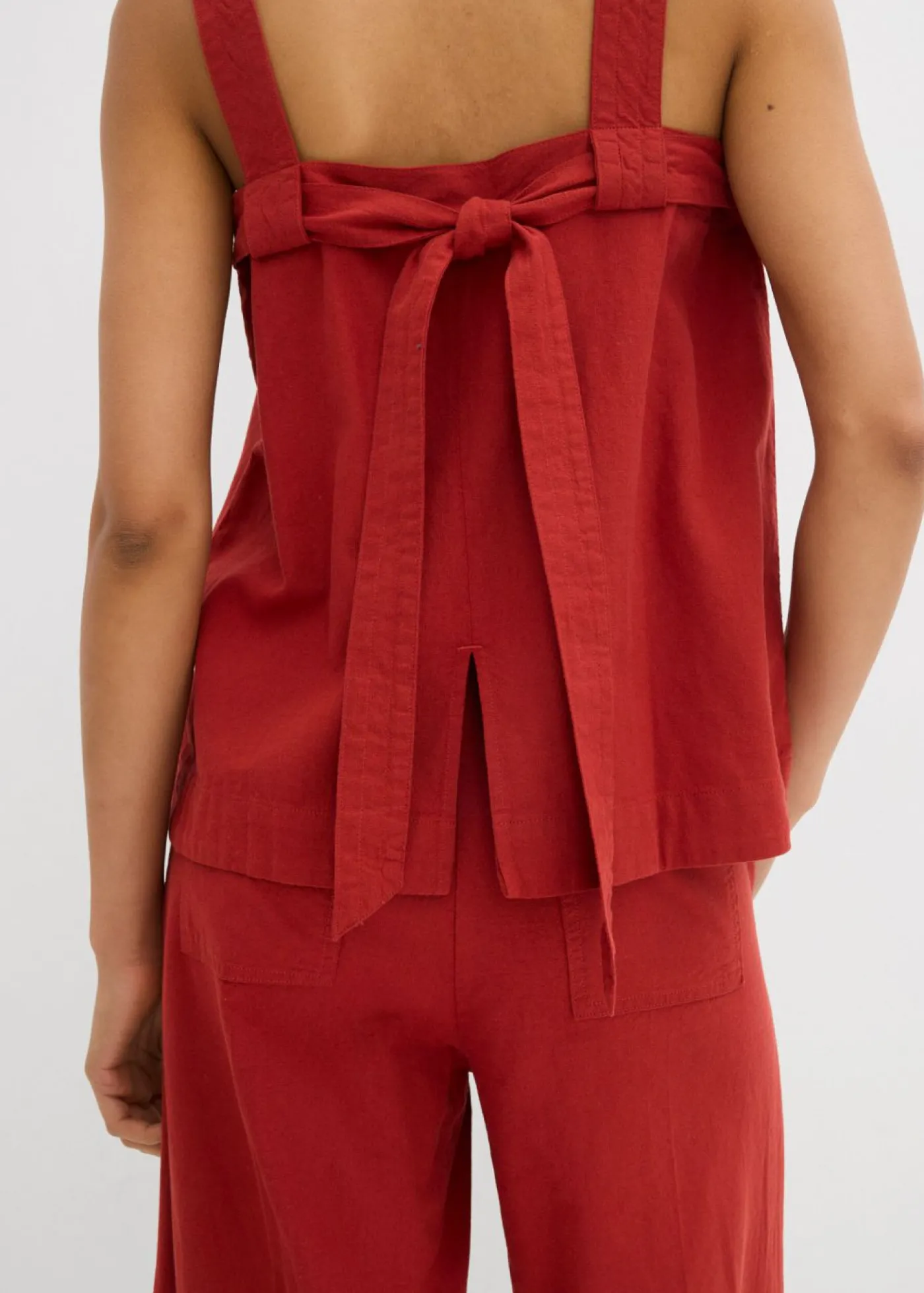 bonprix bonprix Blusa sin mangas de mezcla de viscosa con detalle de lazo en la parte trasera rojo carmín Online