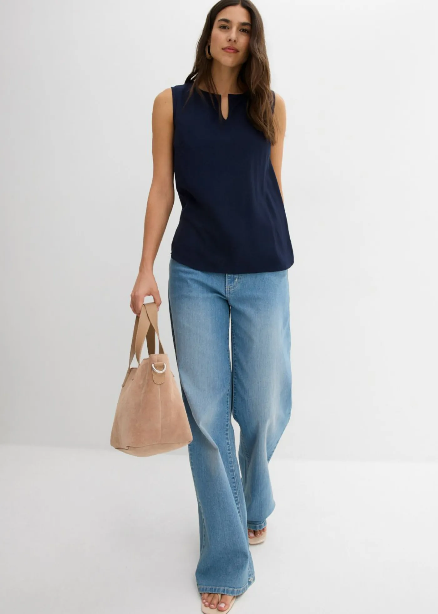 bonprix bonprix Blusa sin mangas de viscosa suave Azul marino Hot