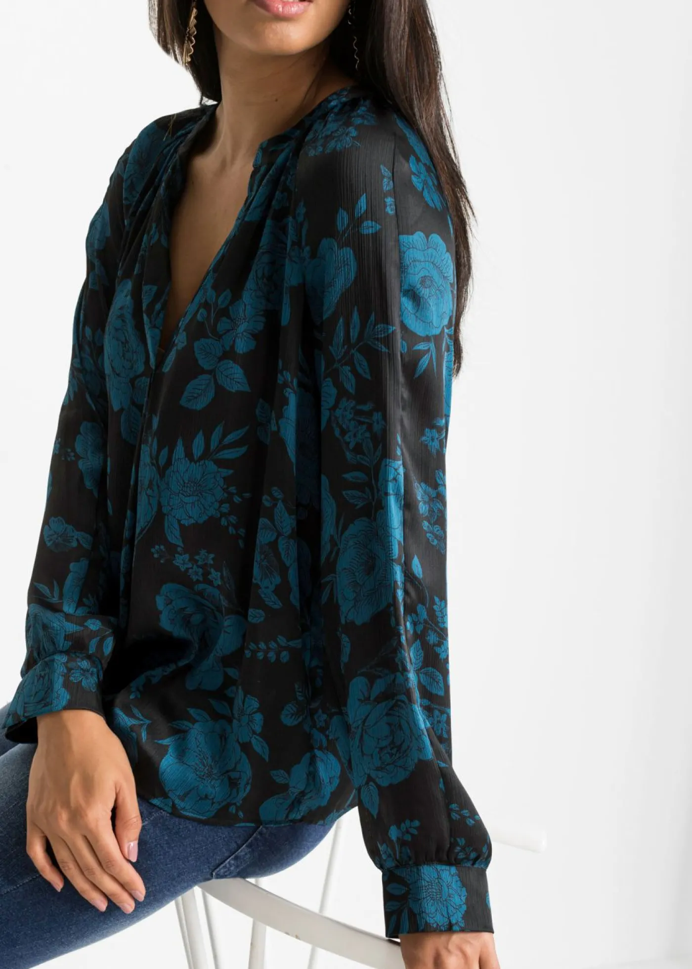 bonprix bonprix Blusa tipo túnica con ligero crepé Negro/azul petróleo de flores