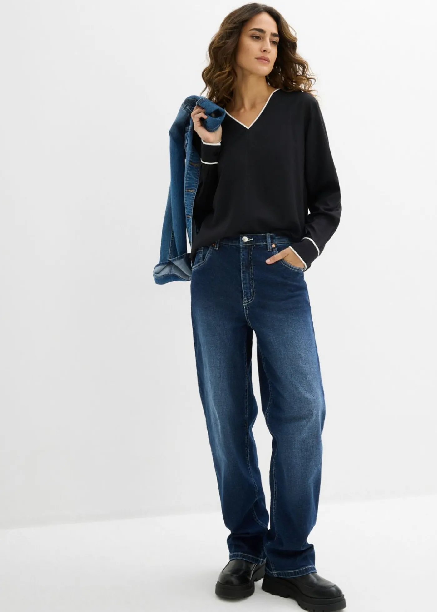 bonprix bonprix Blusa tipo túnica de viscosa fluida Negro-blanco lana