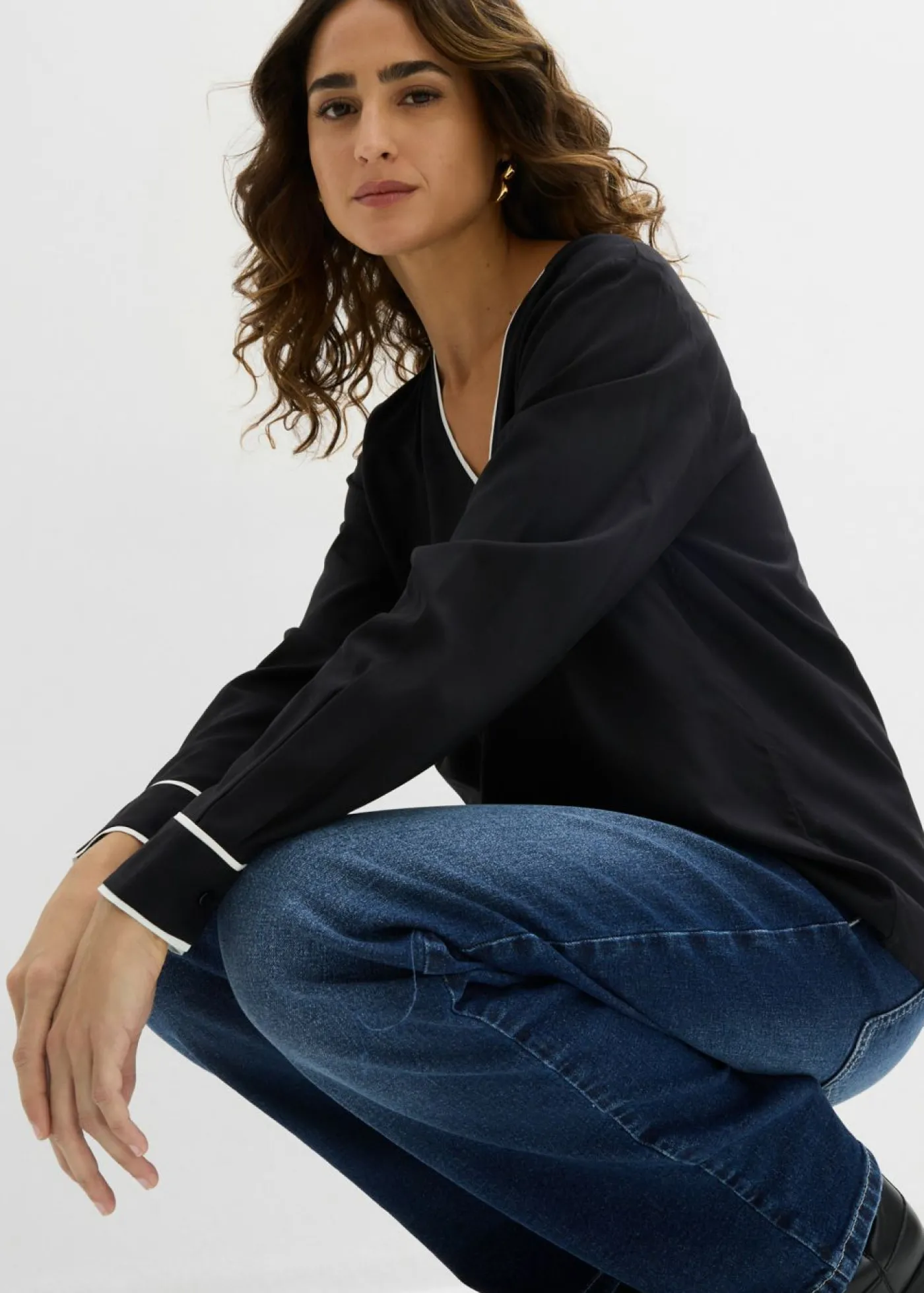 bonprix bonprix Blusa tipo túnica de viscosa fluida Negro-blanco lana