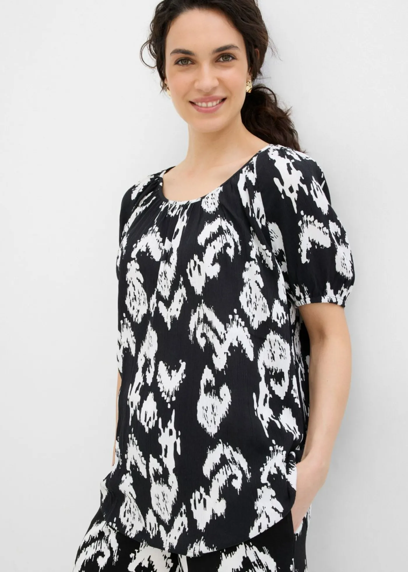 bonprix bonprix Blusa tipo túnica de viscosa arrugada Negro-blanco lana Discount