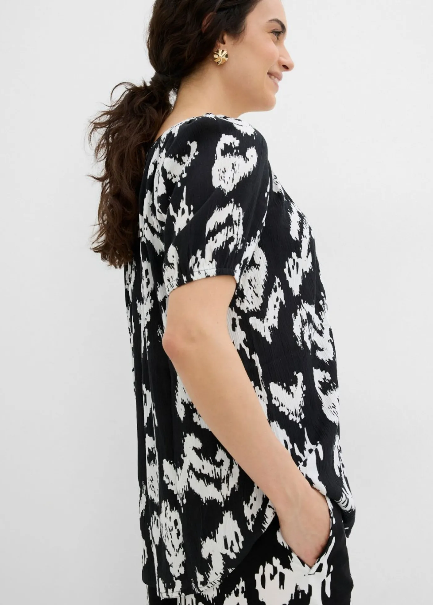 bonprix bonprix Blusa tipo túnica de viscosa arrugada Negro-blanco lana Discount