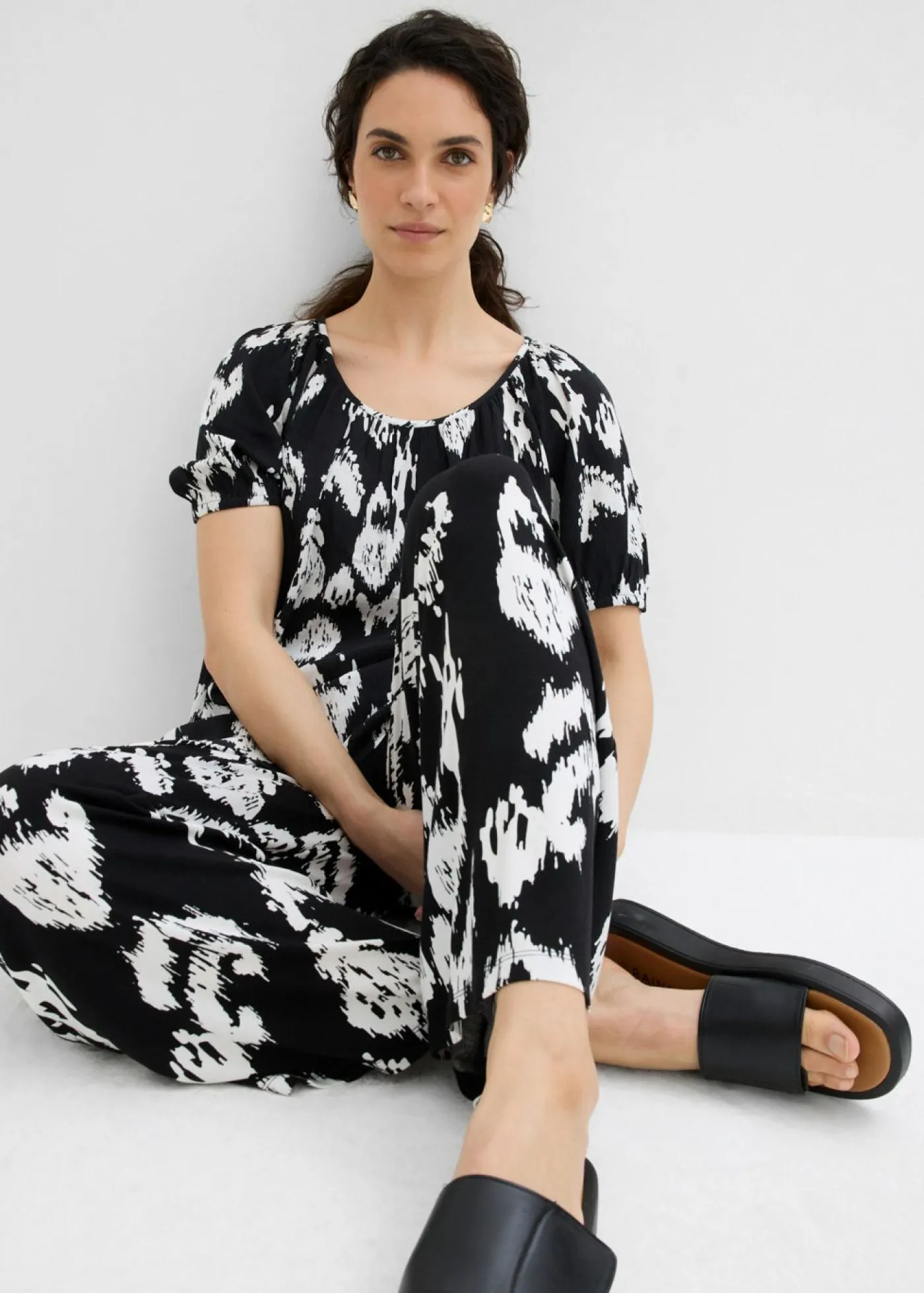 bonprix bonprix Blusa tipo túnica de viscosa arrugada Negro-blanco lana Discount