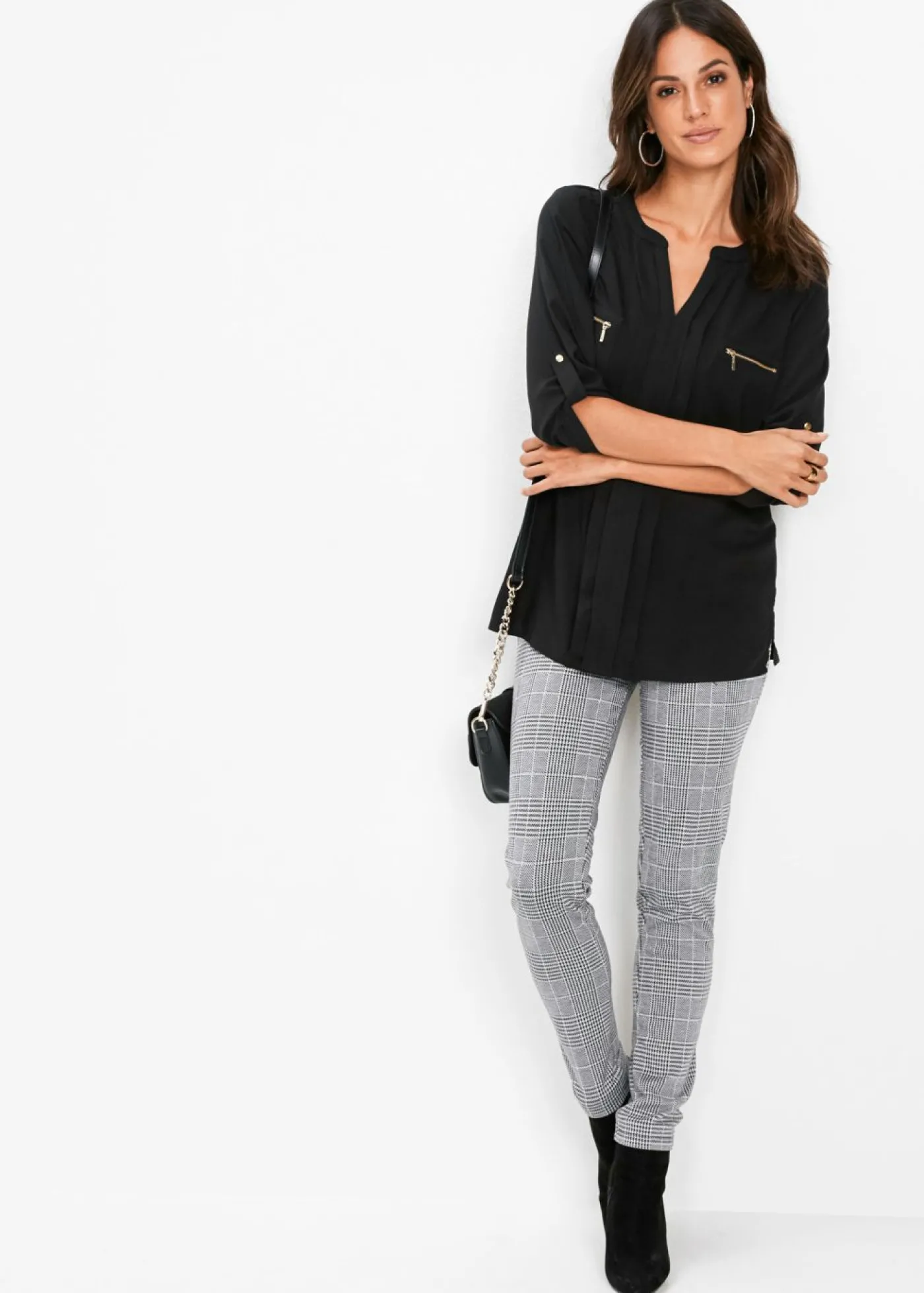bonprix bonprix Blusa tipo túnica de viscosa fluida Negro Hot