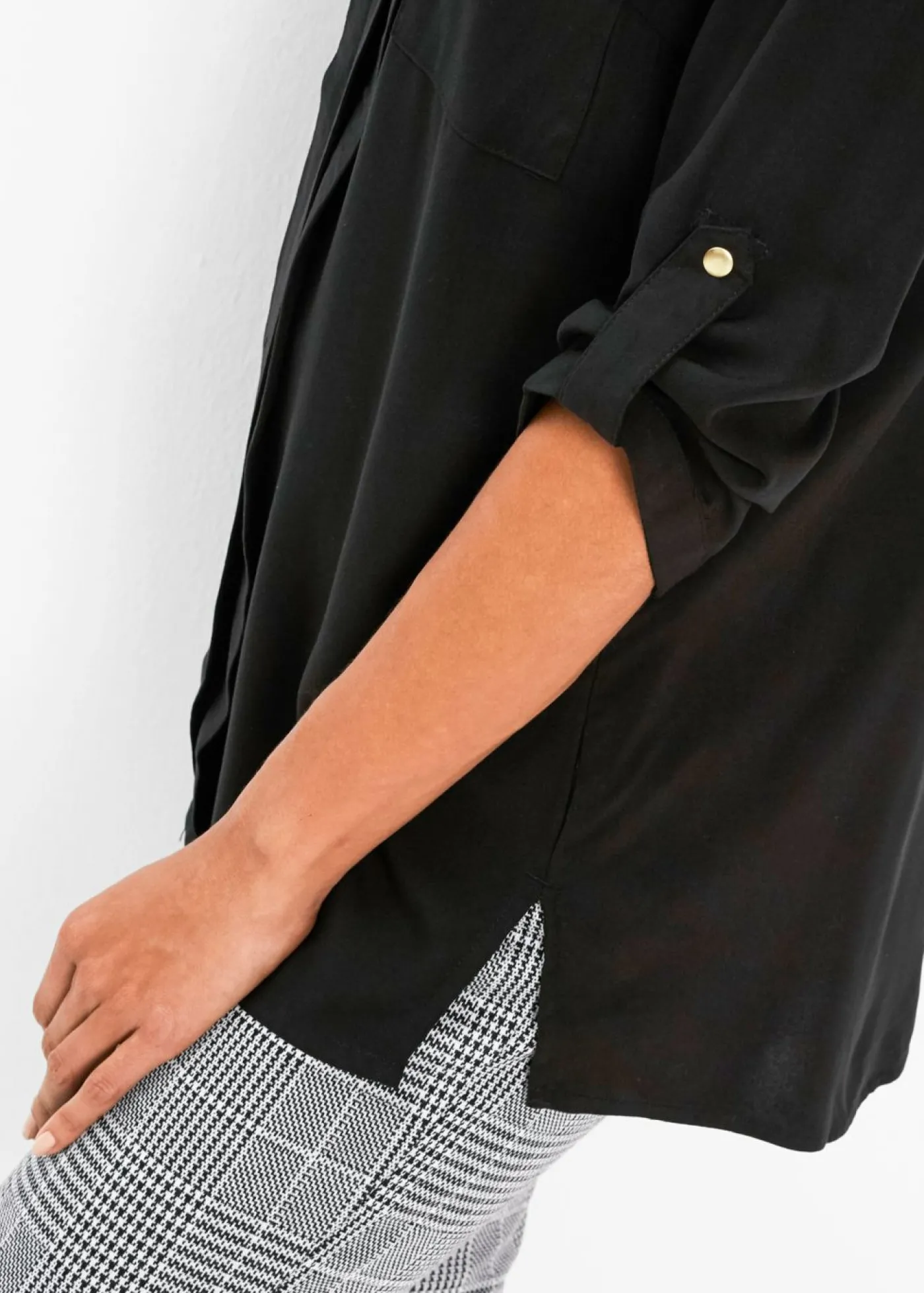 bonprix bonprix Blusa tipo túnica de viscosa fluida Negro Hot