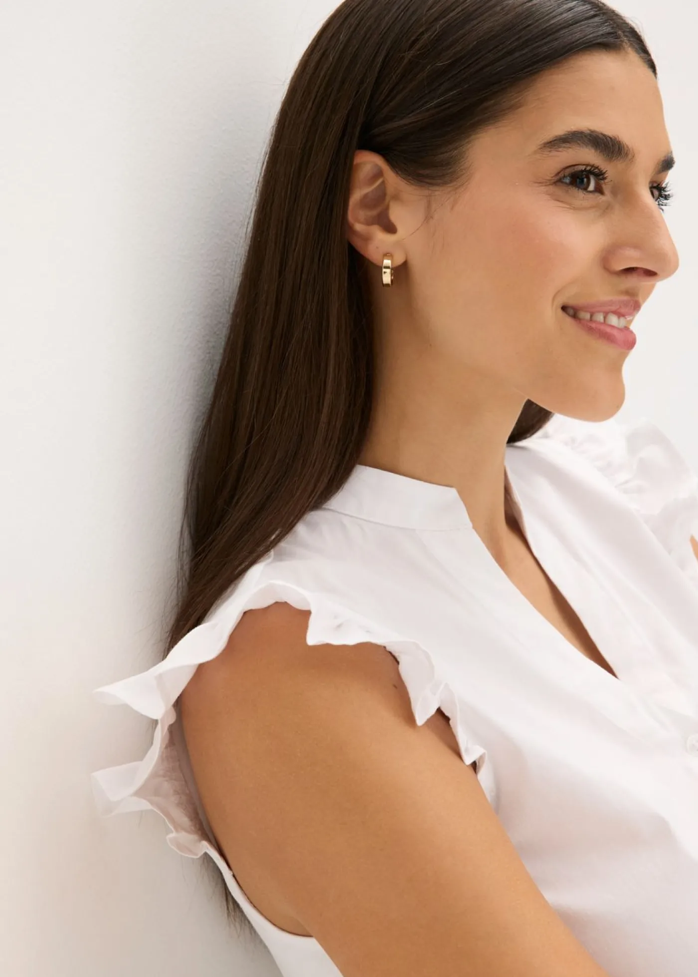 bonprix bonprix Blusa tirolesa con cuello alto y volantes en las mangas Blanco
