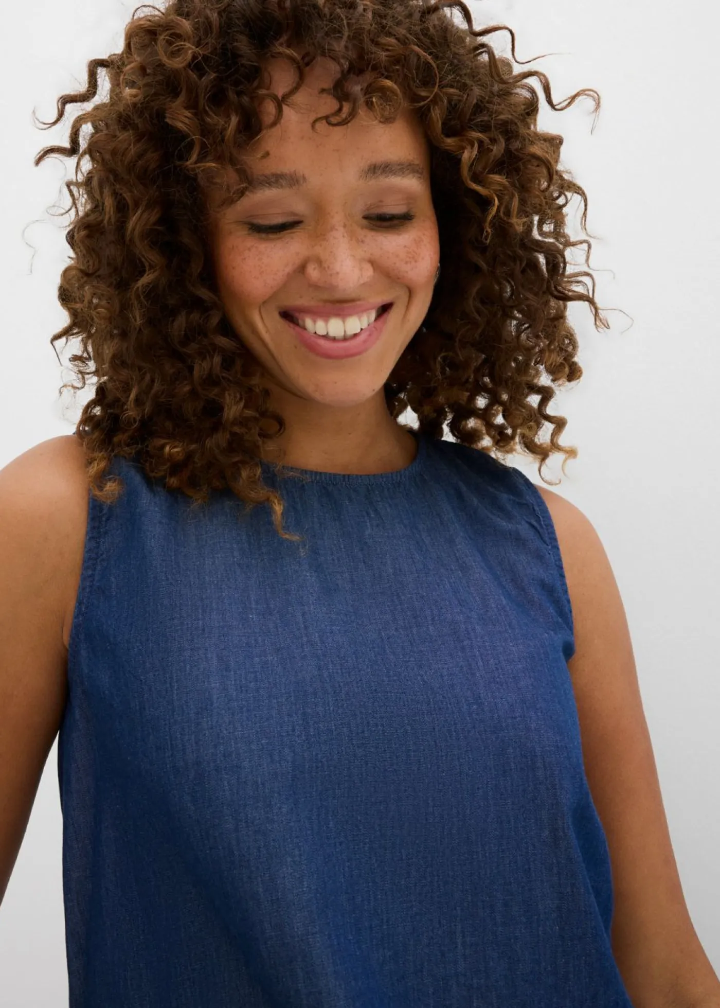 bonprix bonprix Blusa vaquera de algodón orgánico Azul piedra