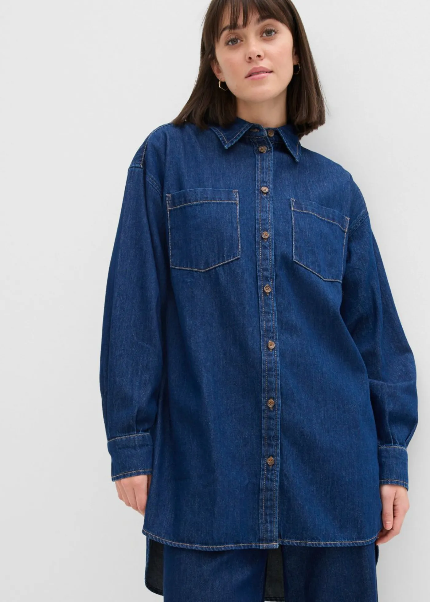 bonprix bonprix Blusa vaquera de tejido vaquero grueso de algodón puro con corte holgado Azul oscuro denim Sale