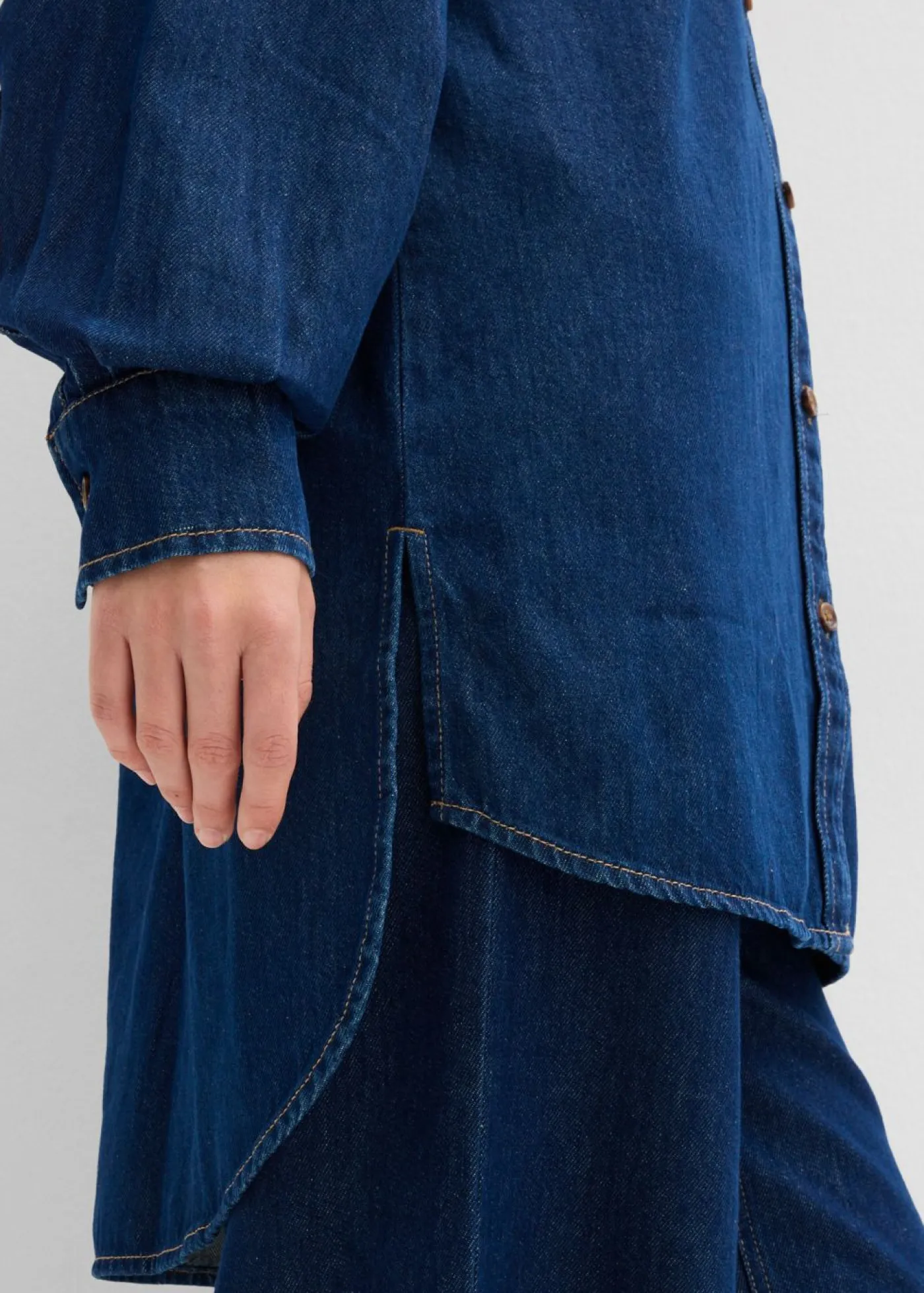 bonprix bonprix Blusa vaquera de tejido vaquero grueso de algodón puro con corte holgado Azul oscuro denim Sale