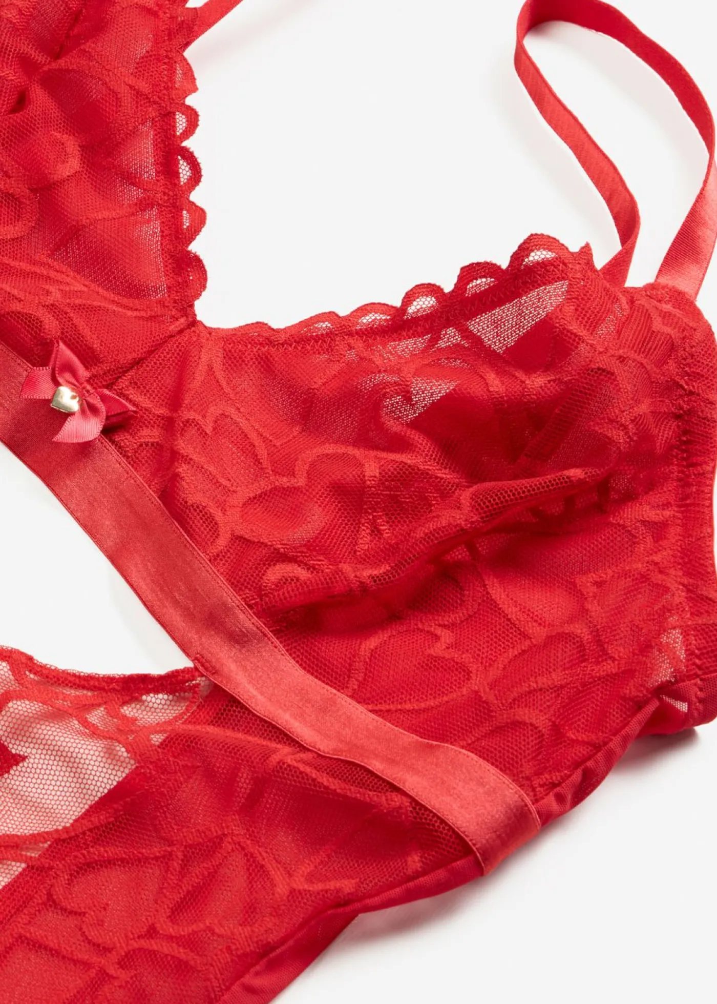 bonprix bonprix Body de tanga con encaje de corazones Rojo salsa Clearance
