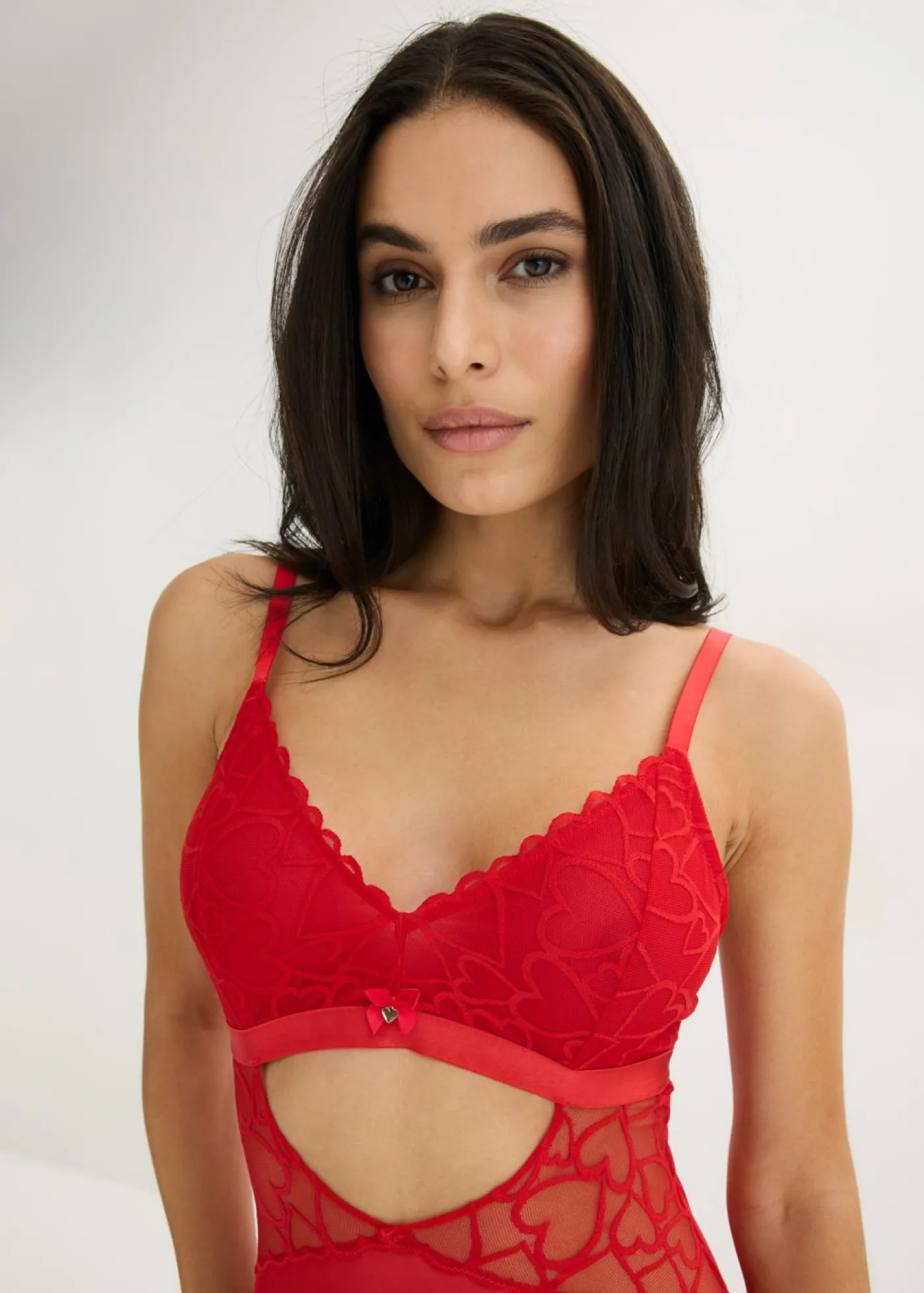 bonprix bonprix Body de tanga con encaje de corazones Rojo salsa Clearance