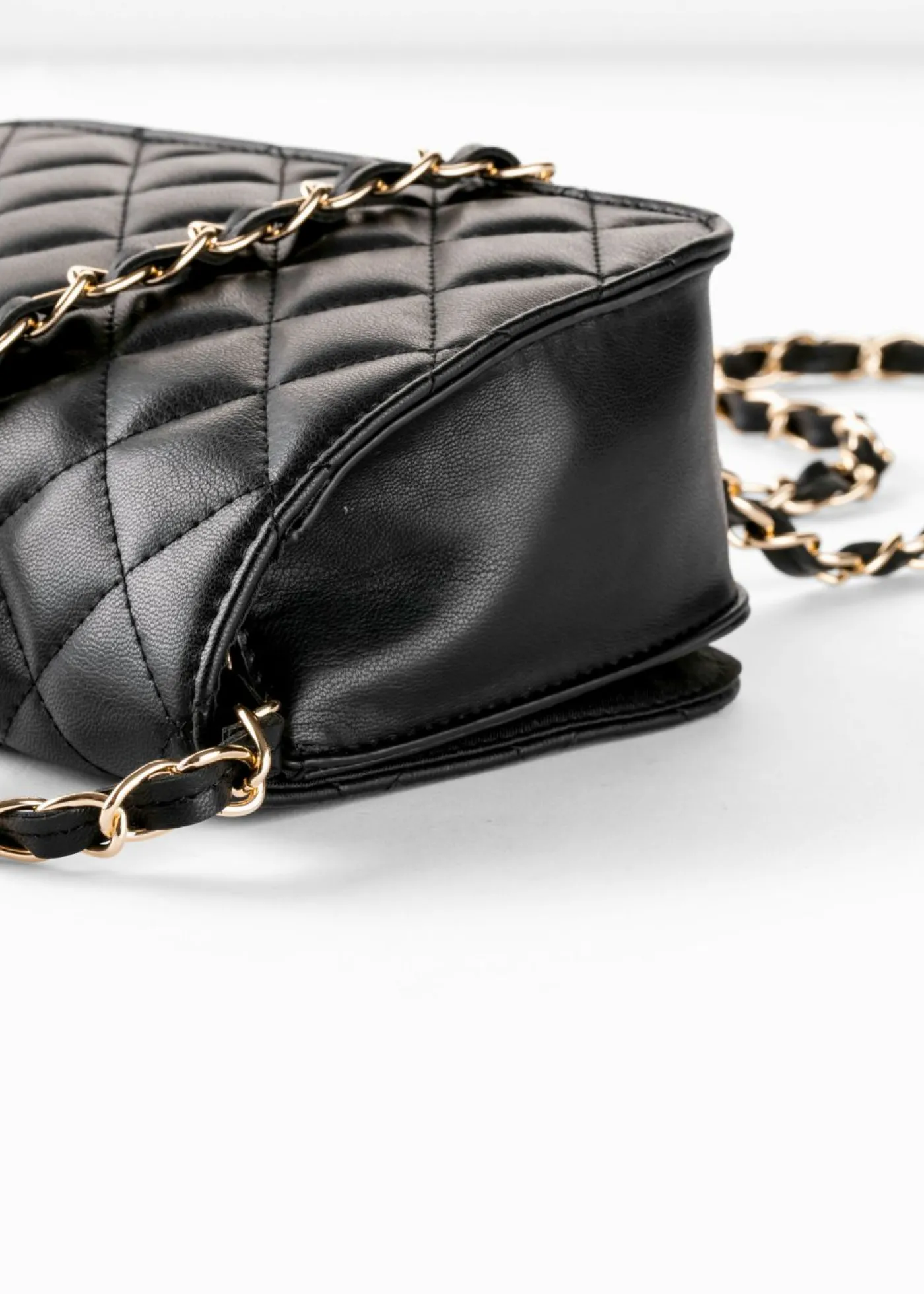 bonprix bonprix Bolso bandolera con pespunte decorativo Negro-dorado Best