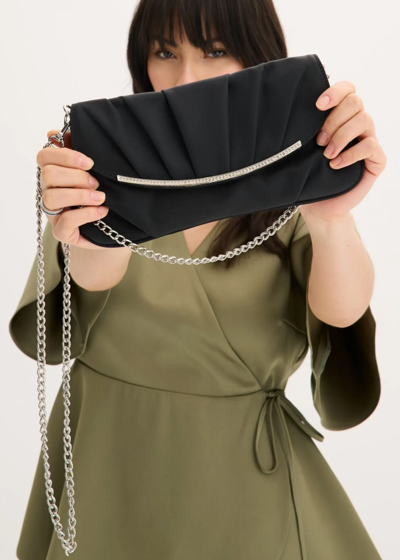 bonprix bonprix Bolso clutch con decoración de pedrería Negro Clearance