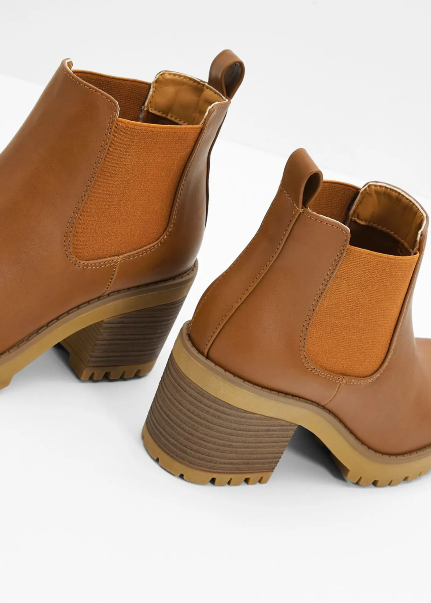 bonprix bonprix Botas Chelsea con tacón ancho bronceado Outlet