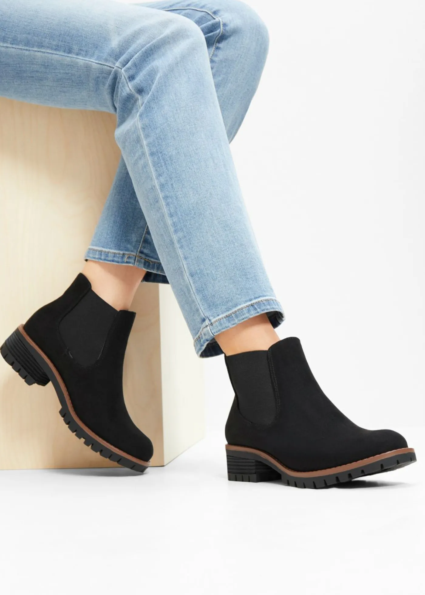 bonprix bonprix Botas Chelsea en suela perfilada Negro Outlet