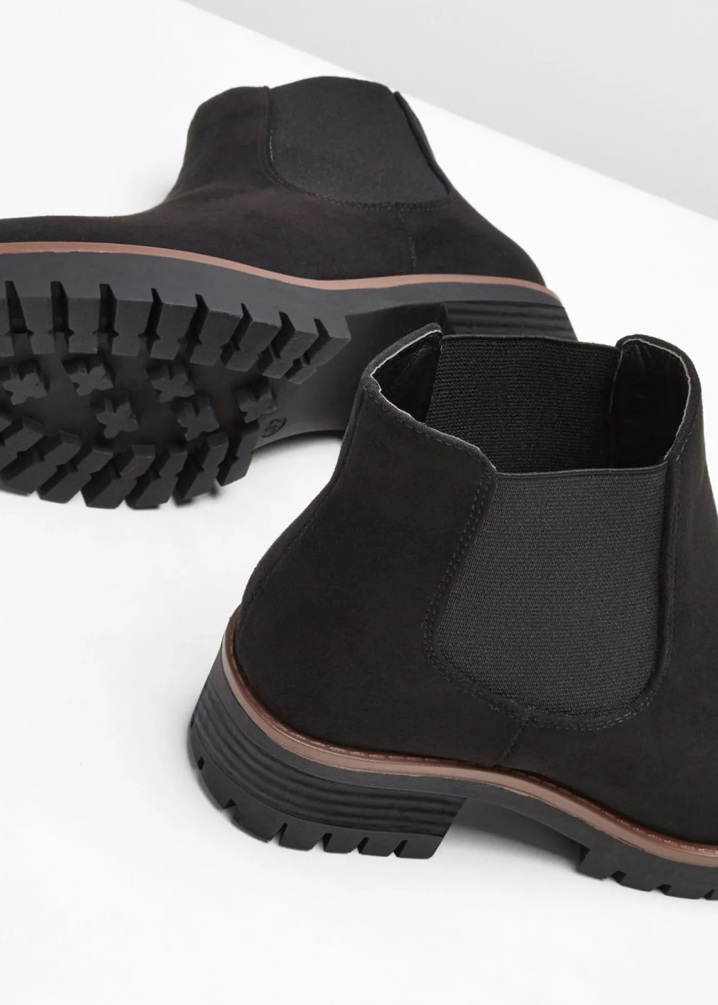 bonprix bonprix Botas Chelsea en suela perfilada Negro Outlet