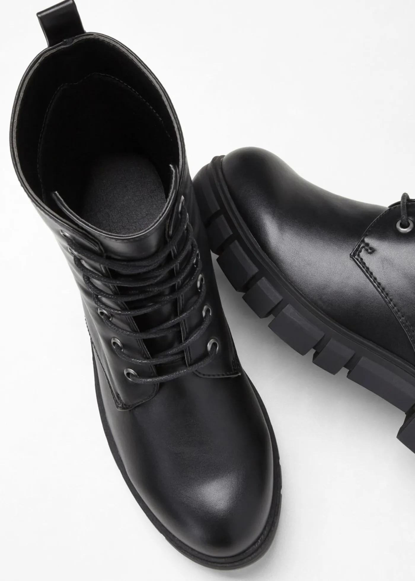 bonprix bonprix Botas con cordones y suela perfilada Negro Outlet