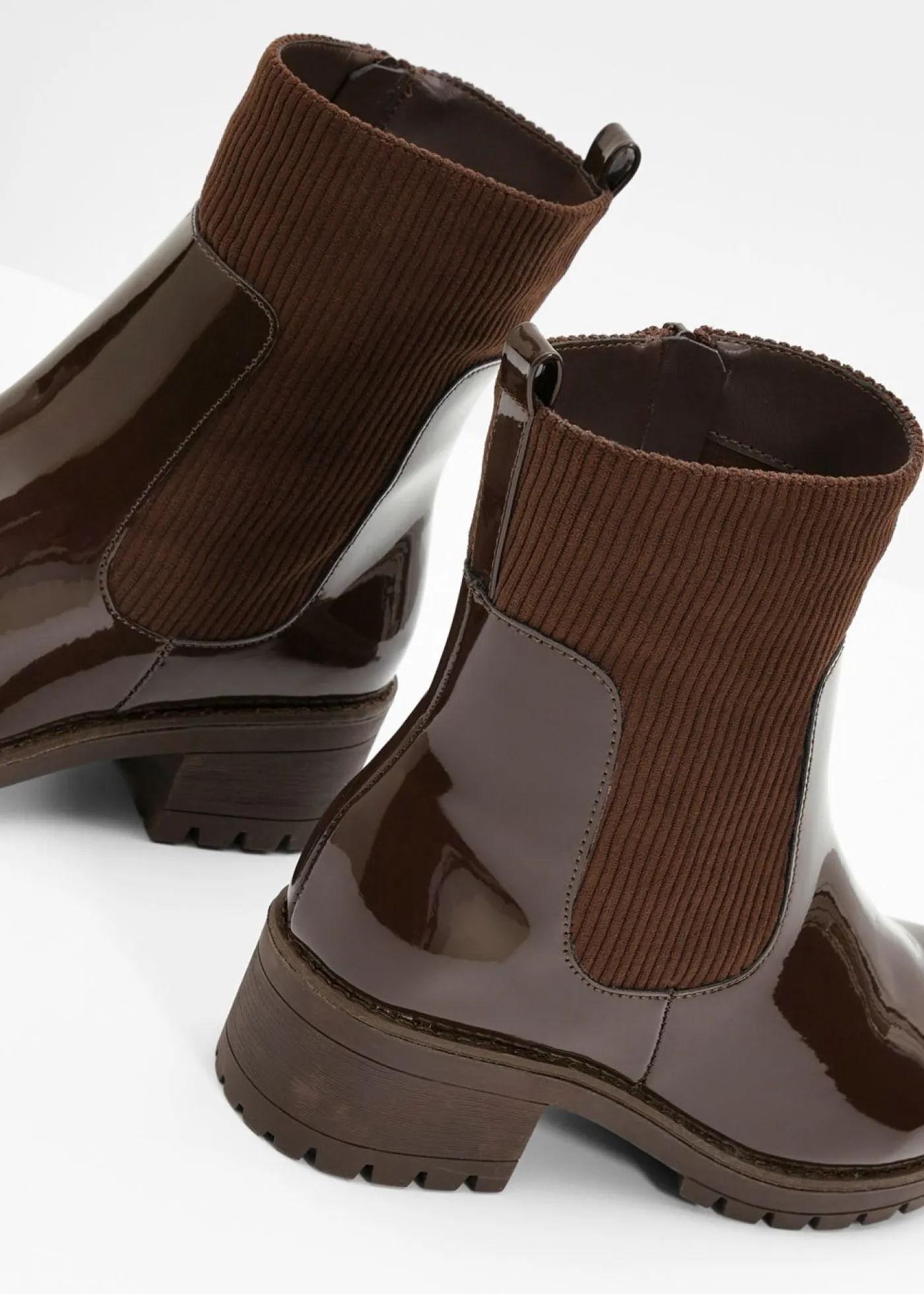 bonprix bonprix Botas con inserto de pana Marrón oscuro New