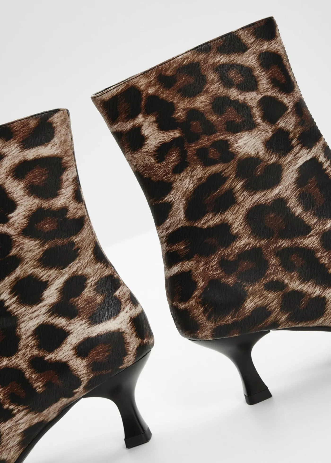 bonprix bonprix Botines estampado leo marrón Online