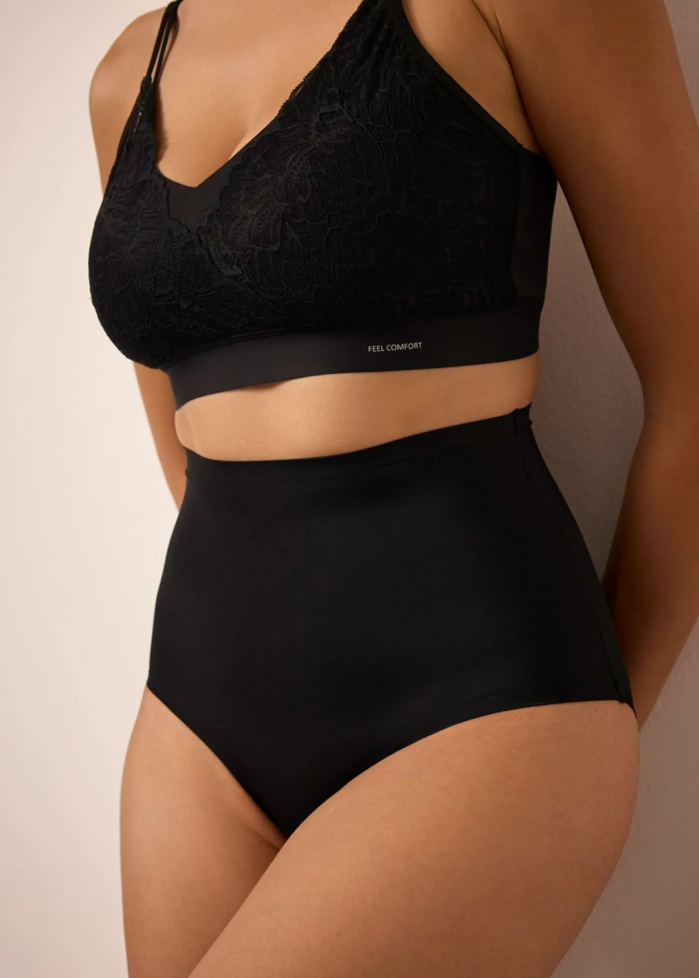 bonprix bonprix Braguita con efecto moldeador medio (3 unidades) Negro Outlet