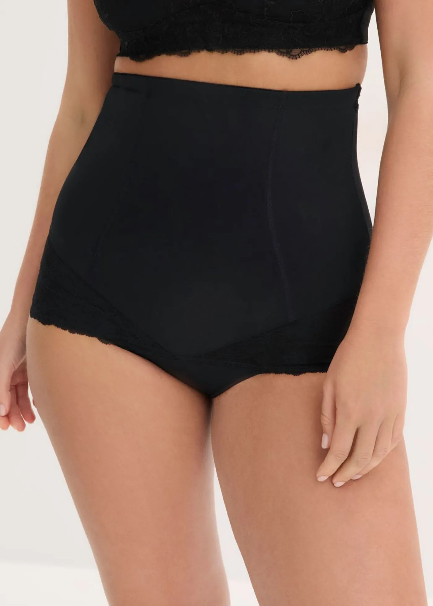 bonprix bonprix Braguita con efecto moldeador medio, talle alto y encaje Negro Sale